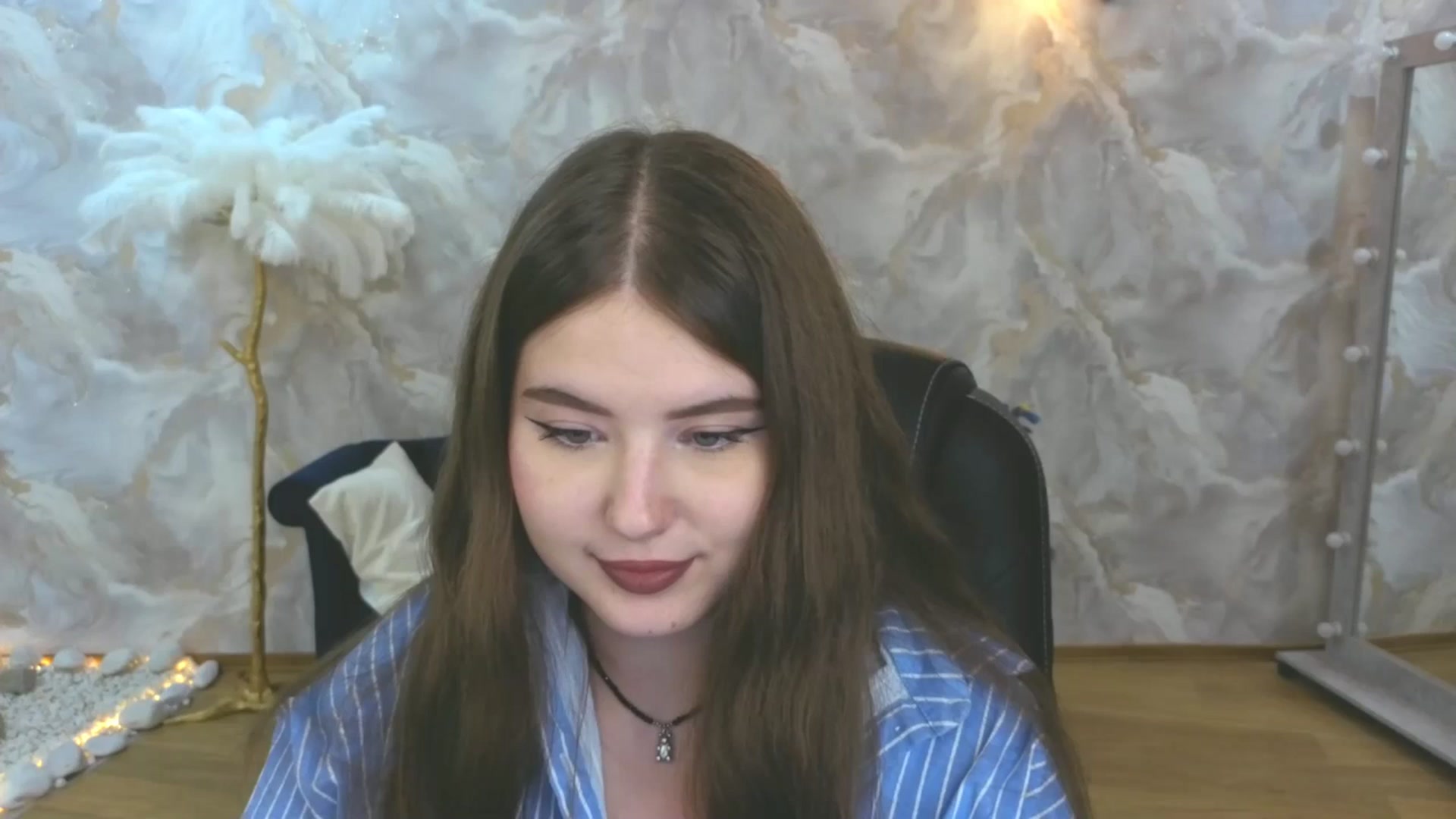 Gallery image thumbnail from AdmireMyEyes's myfreecams stream on, 09/21/2025, 22:54 image 3 of 20