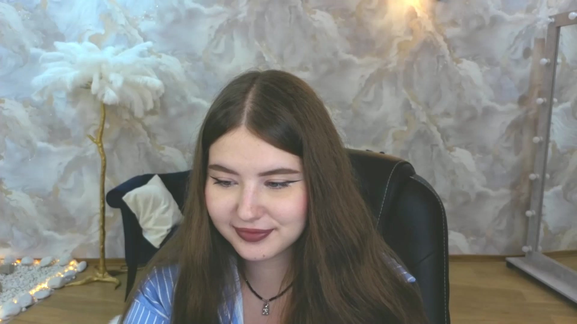 Gallery image thumbnail from AdmireMyEyes's myfreecams stream on, 09/21/2025, 22:54 image 16 of 20