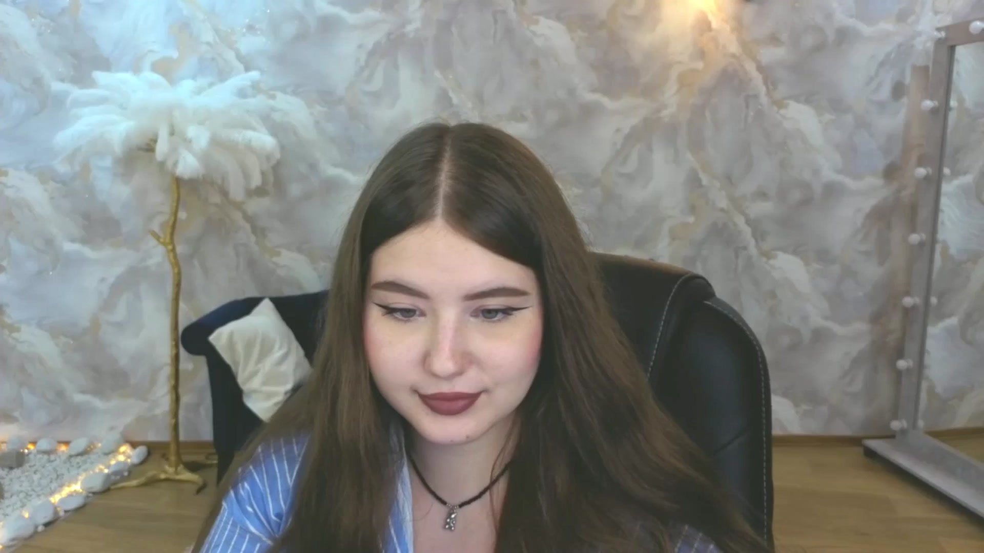 Gallery image thumbnail from AdmireMyEyes's myfreecams stream on, 09/21/2025, 22:54 image 11 of 20