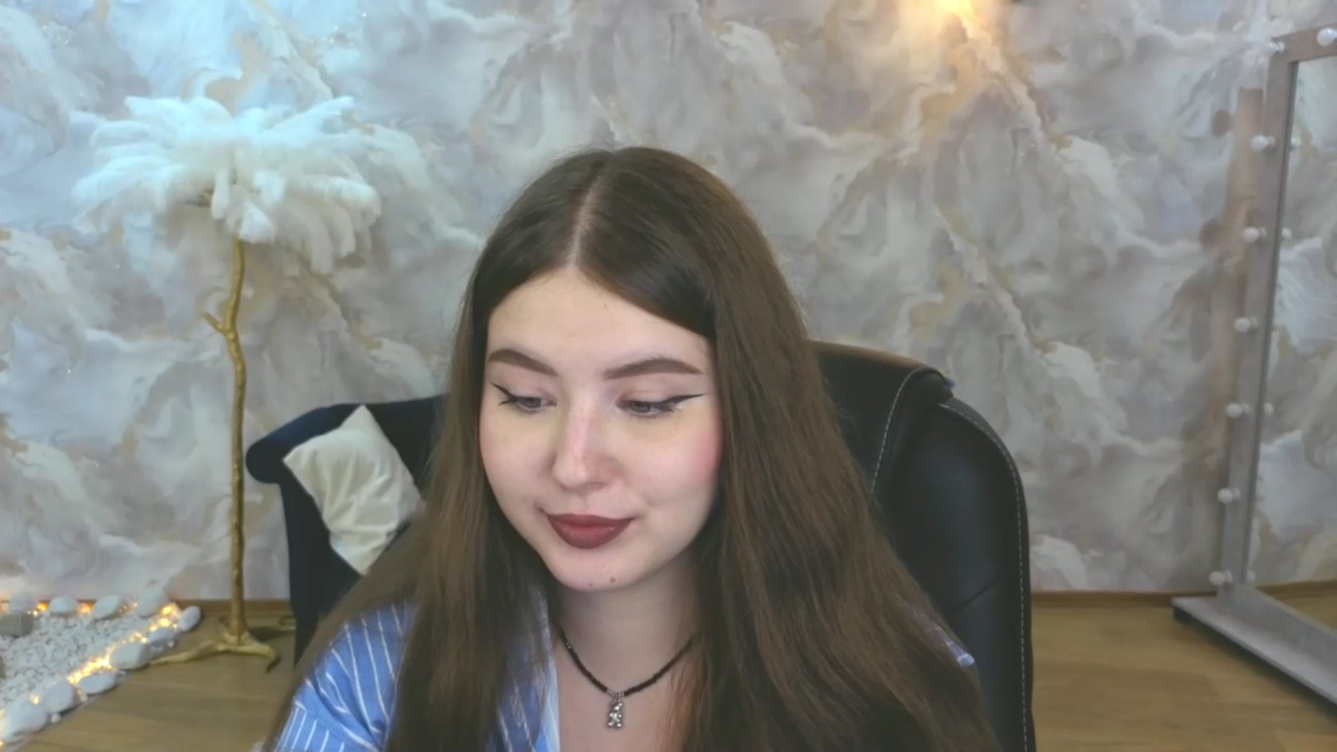 Gallery image thumbnail from AdmireMyEyes's myfreecams stream on, 09/21/2025, 22:54 image 13 of 20