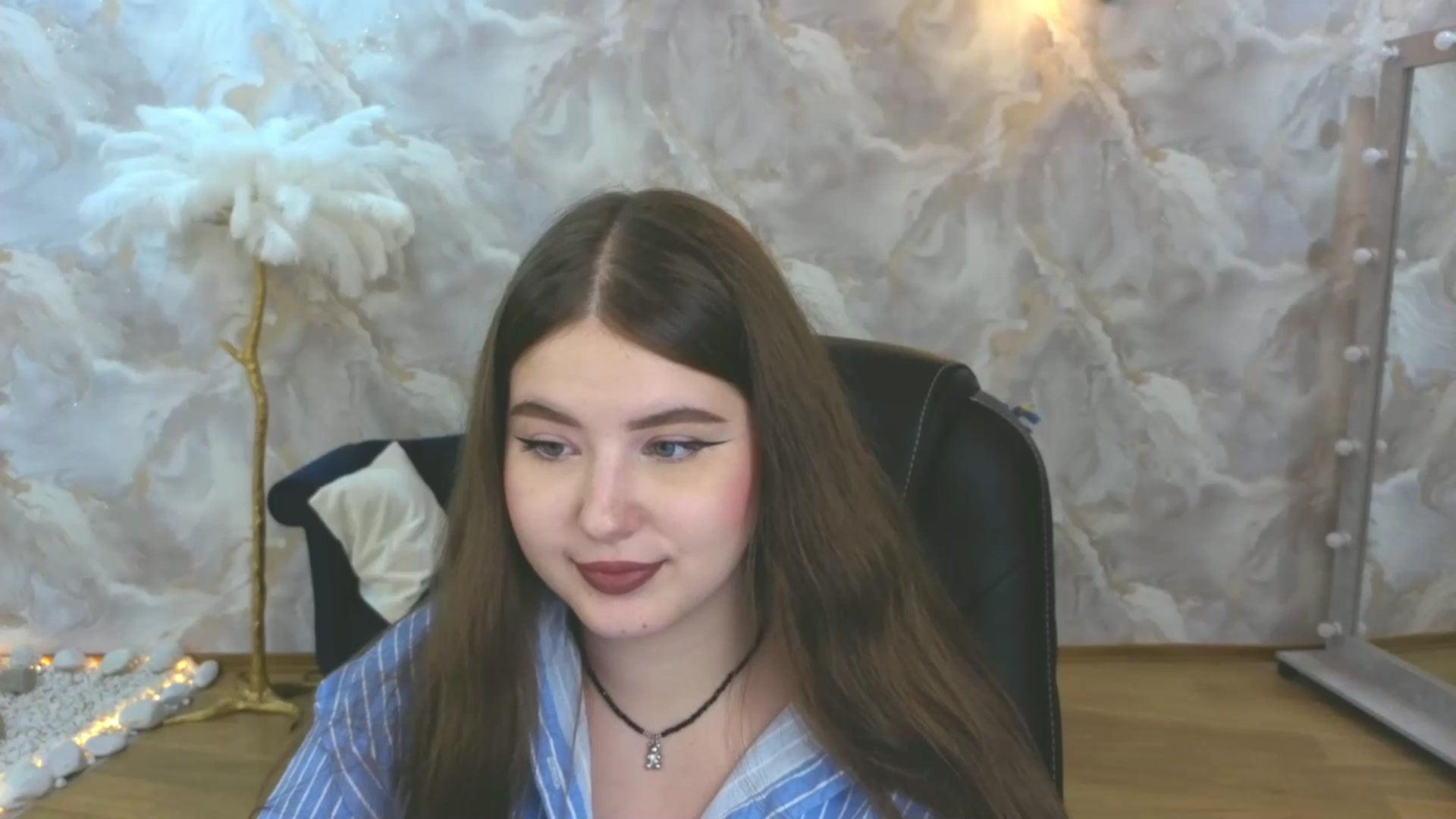 Gallery image thumbnail from AdmireMyEyes's myfreecams stream on, 09/21/2025, 22:54 image 8 of 20