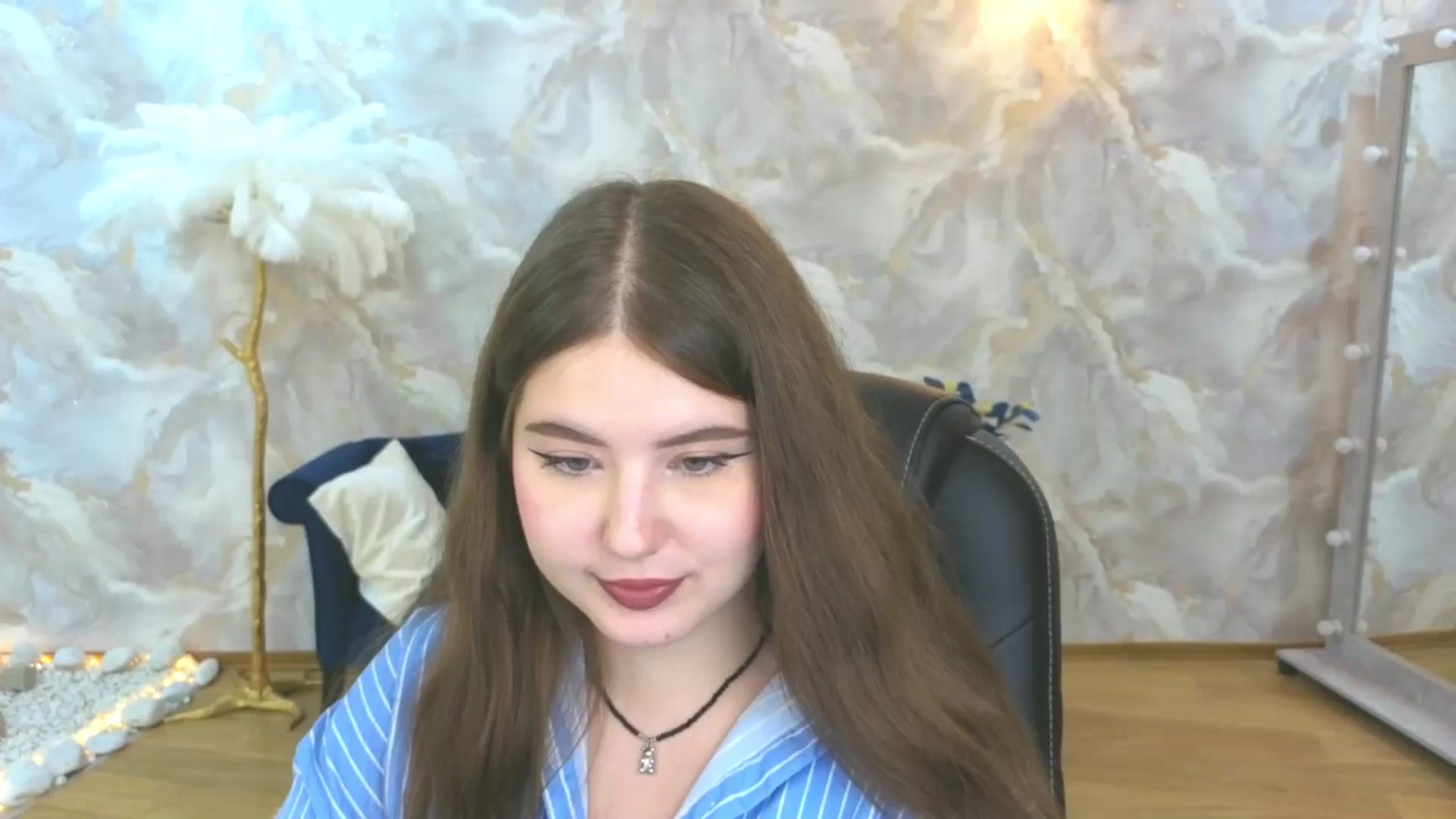 Gallery image thumbnail from AdmireMyEyes's myfreecams stream on, 09/21/2025, 23:48 image 6 of 20