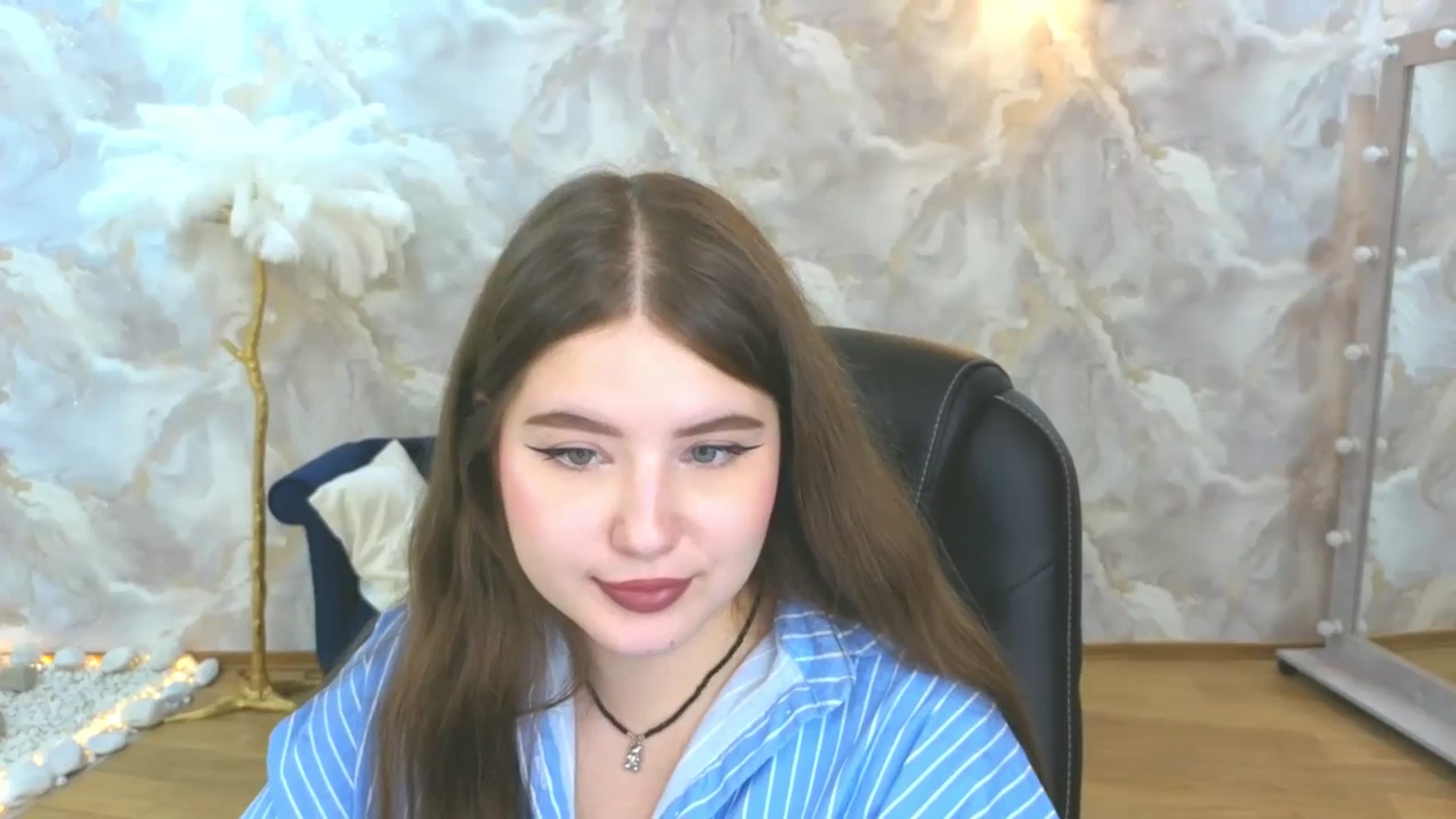 Gallery image thumbnail from AdmireMyEyes's myfreecams stream on, 09/21/2025, 23:48 image 3 of 20