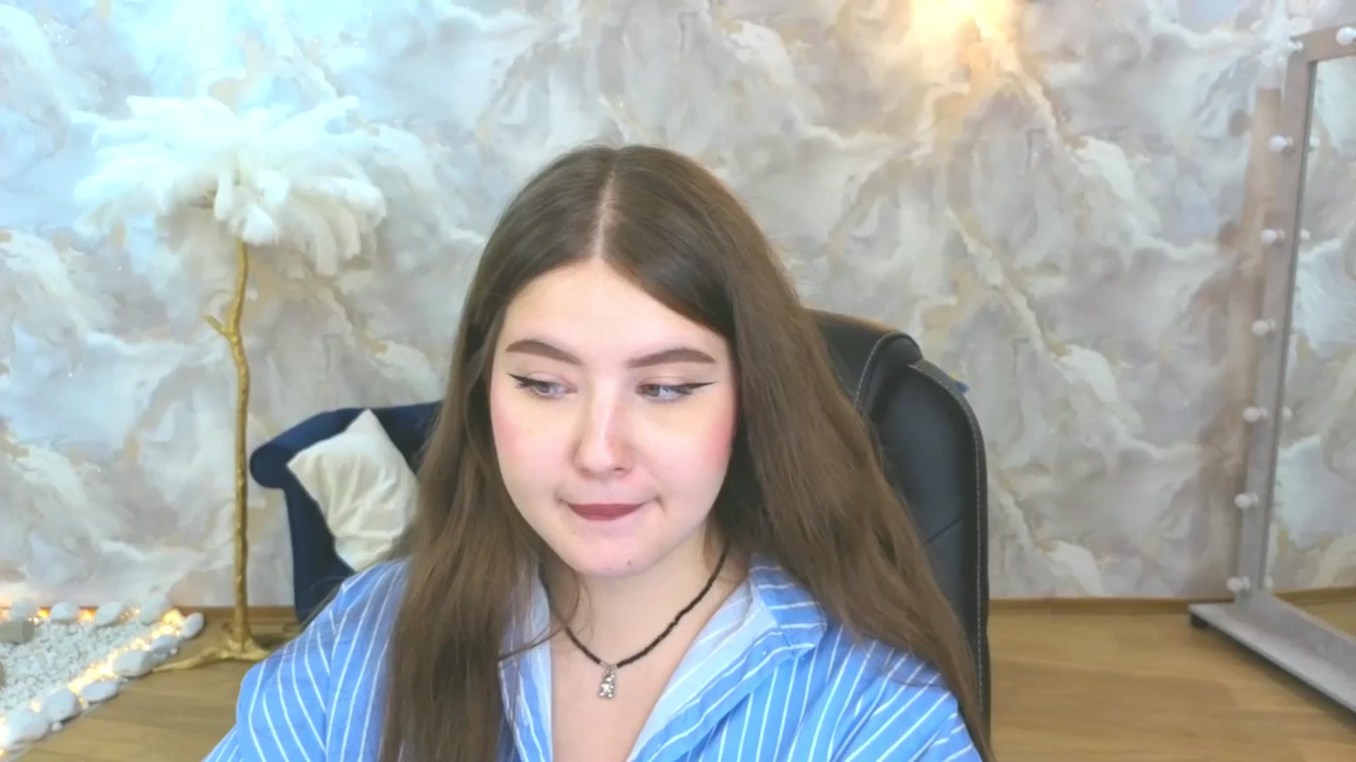 Gallery image thumbnail from AdmireMyEyes's myfreecams stream on, 09/21/2025, 23:48 image 4 of 20