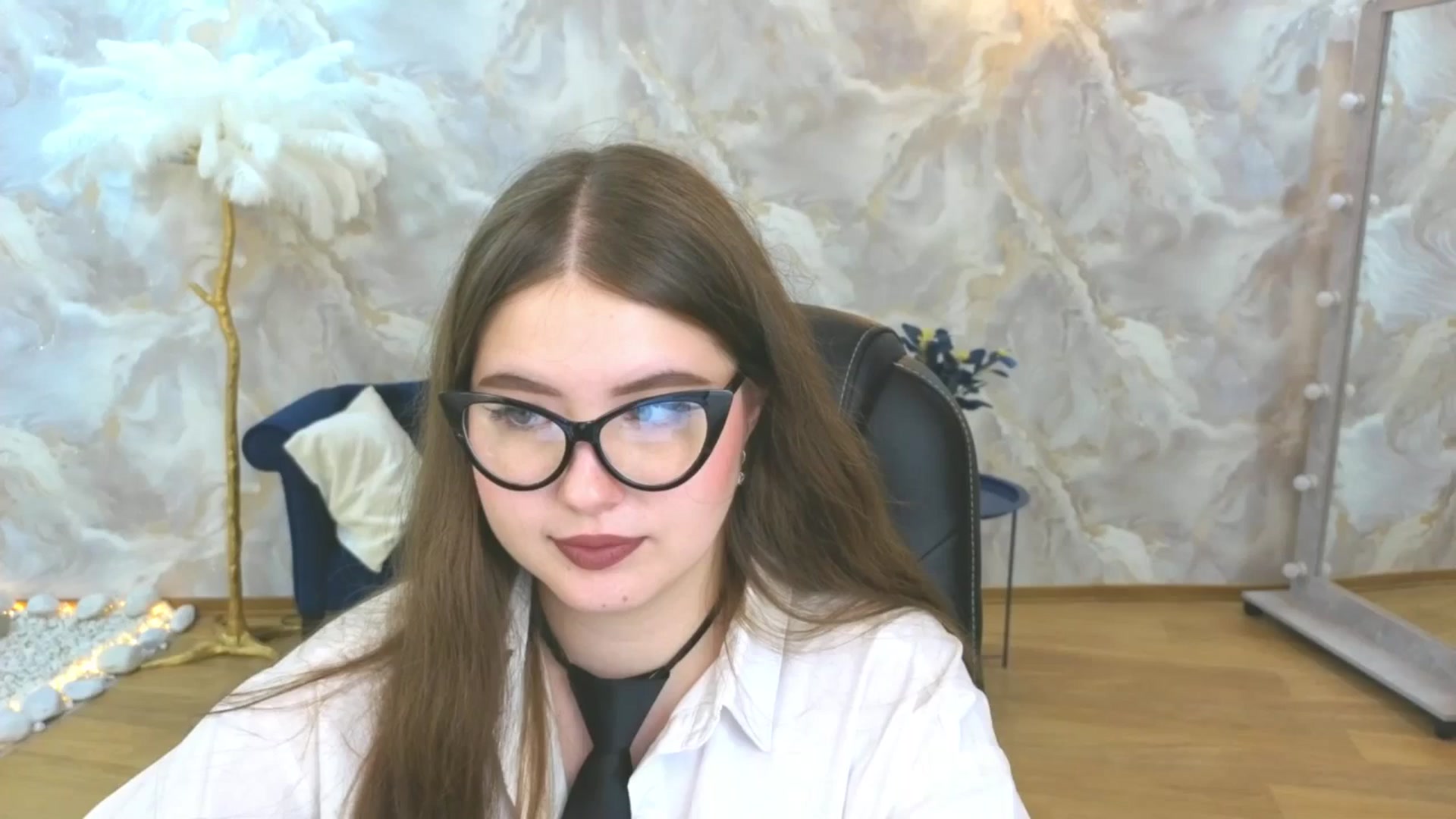 Gallery image thumbnail from AdmireMyEyes's myfreecams stream on, 09/22/2025, 01:38 image 1 of 20