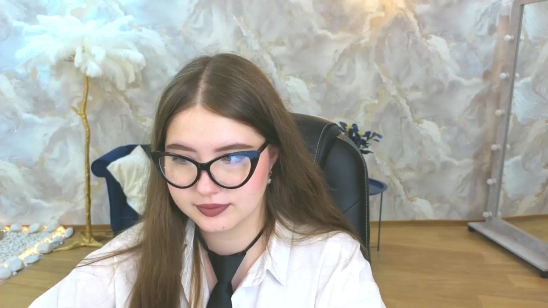 Gallery image thumbnail from AdmireMyEyes's myfreecams stream on, 09/22/2025, 01:38 image 2 of 20
