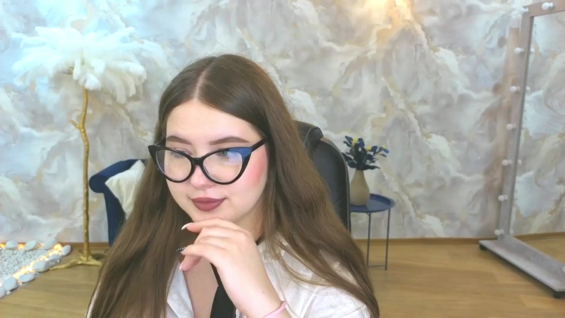 Gallery image thumbnail from AdmireMyEyes's myfreecams stream on, 09/22/2025, 01:38 image 20 of 20