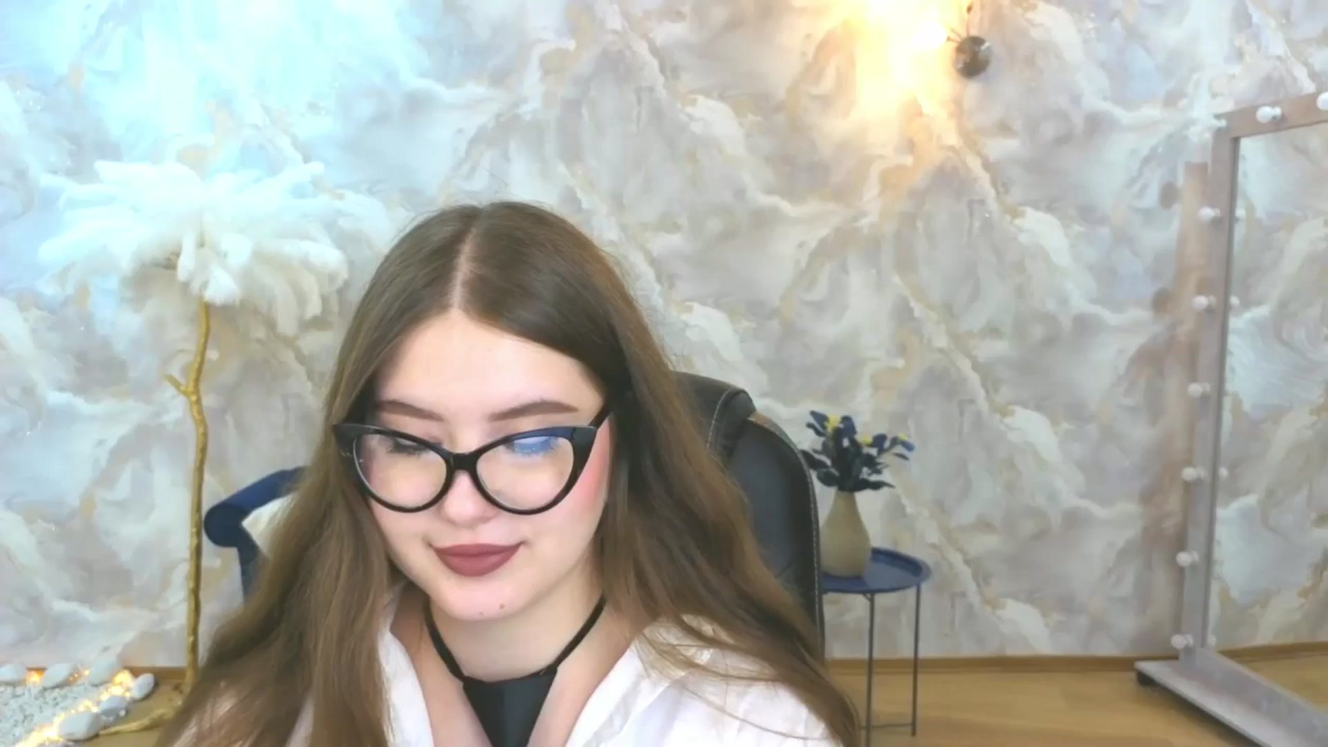 Gallery image thumbnail from AdmireMyEyes's myfreecams stream on, 09/22/2025, 01:38 image 17 of 20