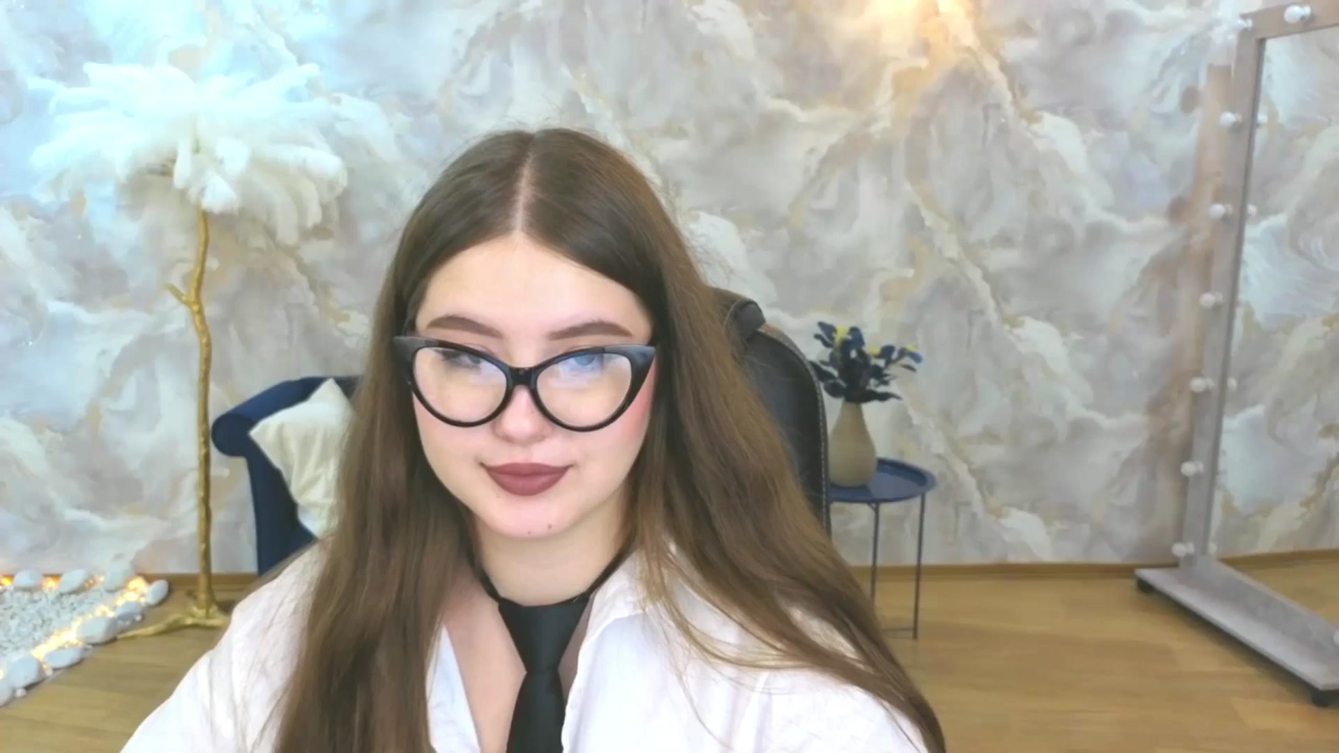 Gallery image thumbnail from AdmireMyEyes's myfreecams stream on, 09/22/2025, 02:15 image 1 of 20