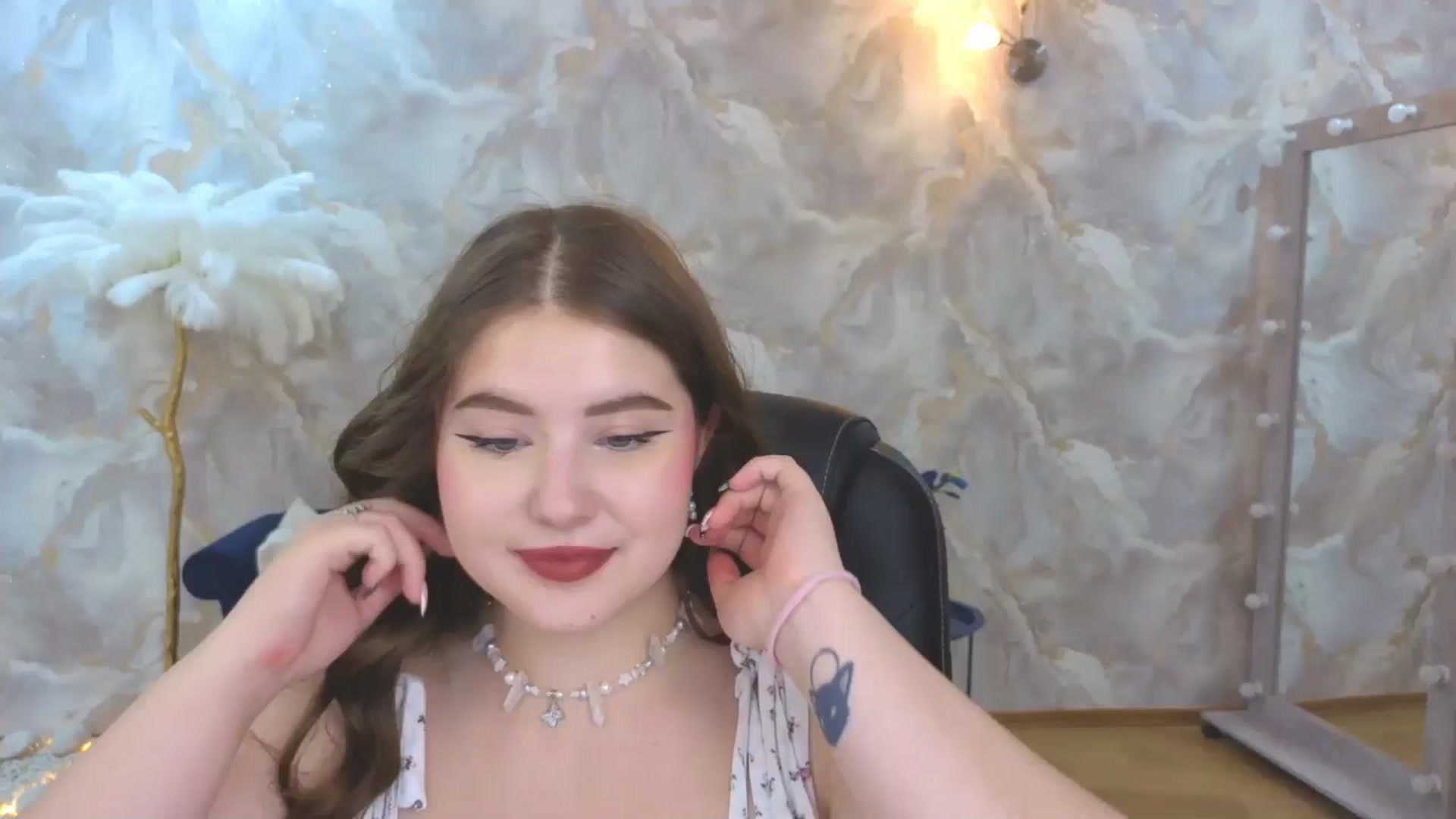Gallery image thumbnail from AdmireMyEyes's myfreecams stream on, 09/23/2025, 07:14 image 7 of 20