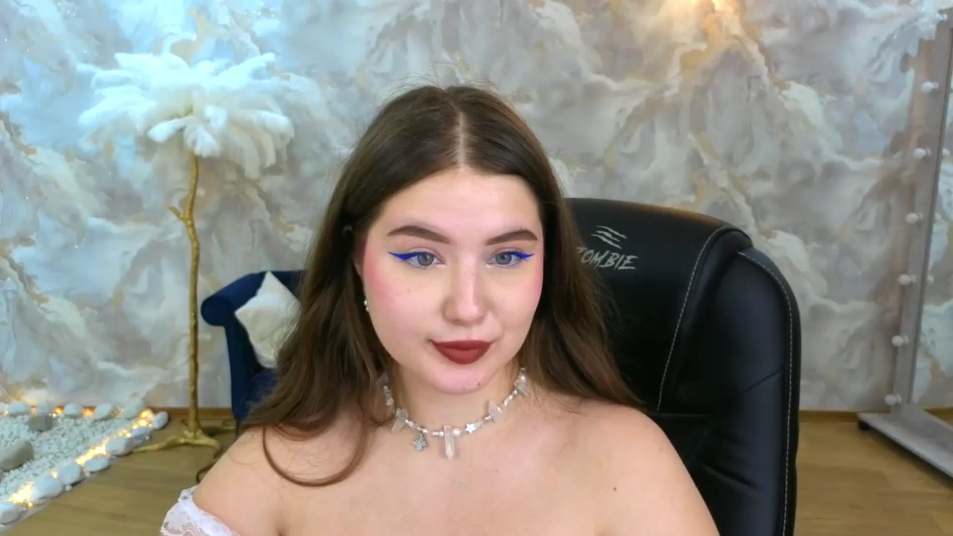 Gallery image thumbnail from AdmireMyEyes's myfreecams stream on, 09/24/2025, 07:36 image 19 of 20