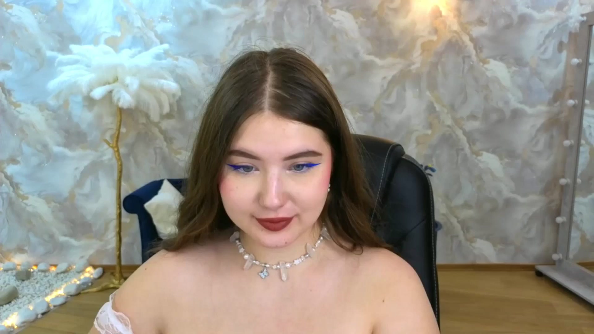 Gallery image thumbnail from AdmireMyEyes's myfreecams stream on, 09/24/2025, 07:36 image 1 of 20