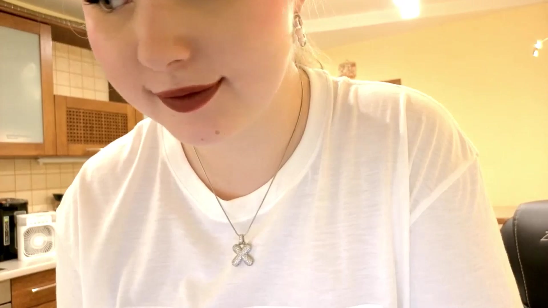 Gallery image thumbnail from AdmireMyEyes's myfreecams stream on, 09/25/2025, 07:40 image 17 of 20