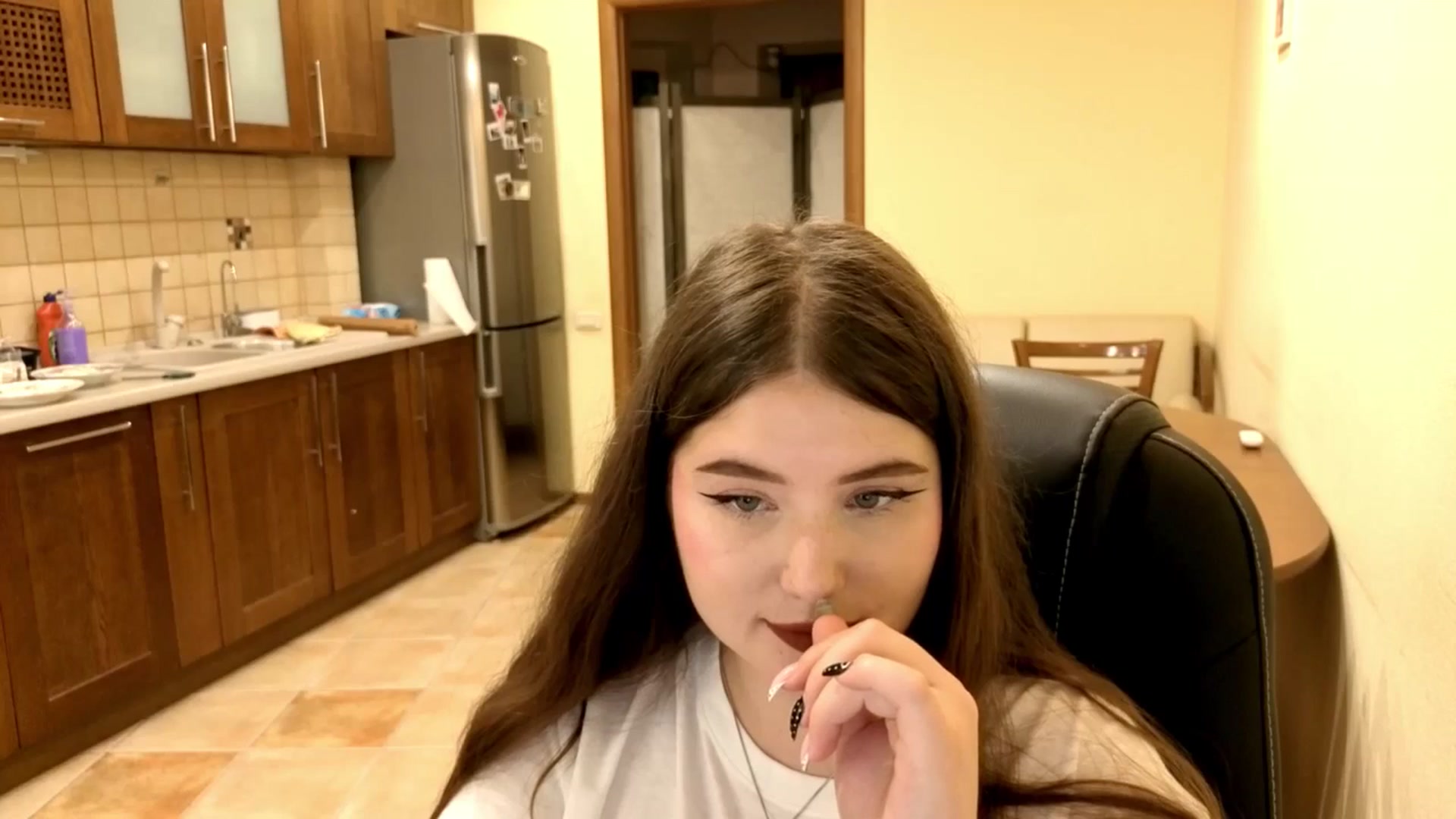 Gallery image thumbnail from AdmireMyEyes's myfreecams stream on, 09/25/2025, 09:47 image 5 of 20