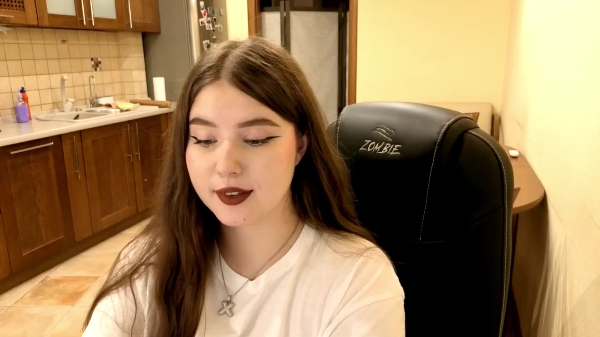 Gallery image thumbnail from AdmireMyEyes's myfreecams stream on, 09/25/2025, 10:41 image 13 of 20