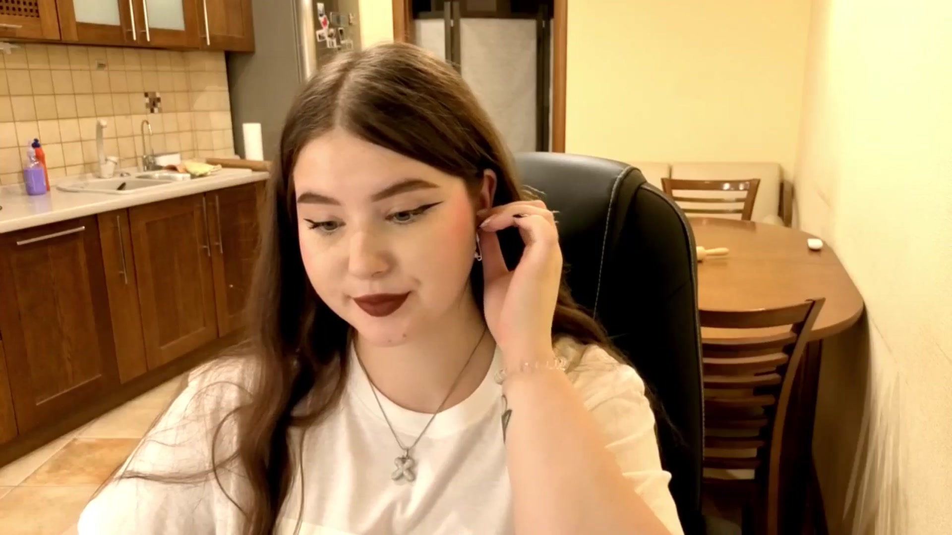 Gallery image thumbnail from AdmireMyEyes's myfreecams stream on, 09/25/2025, 10:41 image 7 of 20
