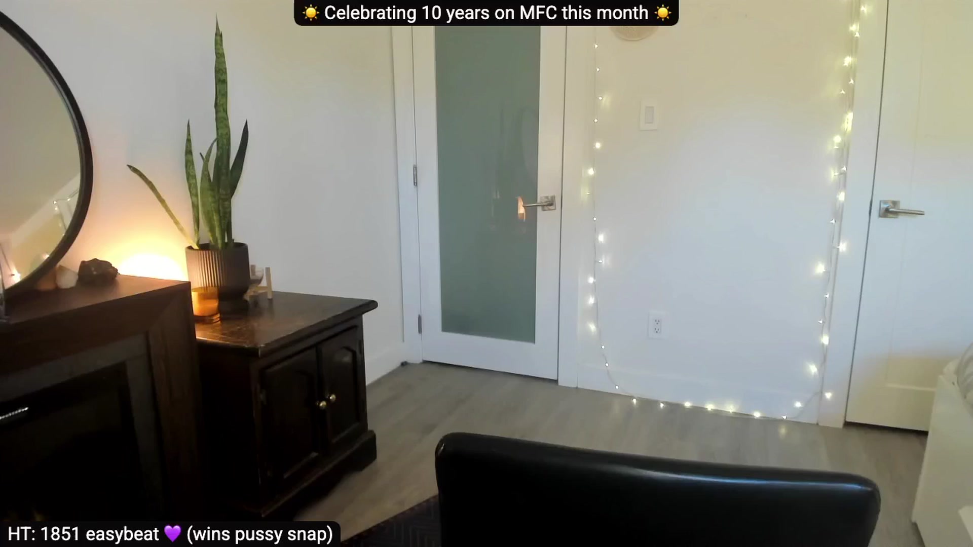 Gallery image thumbnail from Adorable10yrs's myfreecams stream on, 04/25/2025, 20:52 image 11 of 20