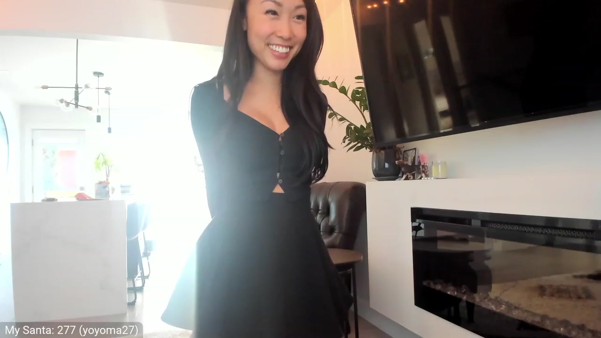 Gallery image thumbnail from AdorableDee's myfreecams stream on, 12/01/2022, 21:31 image 4 of 20