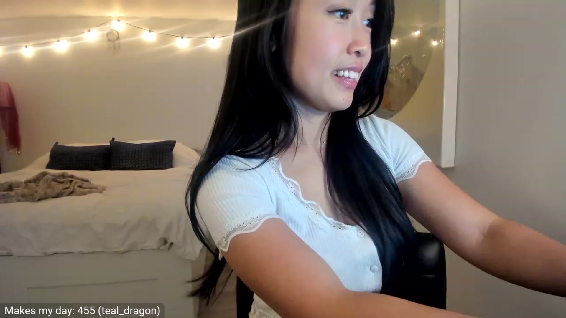 Gallery image thumbnail from AdorableDee's myfreecams stream on, 12/09/2022, 20:20 image 16 of 20