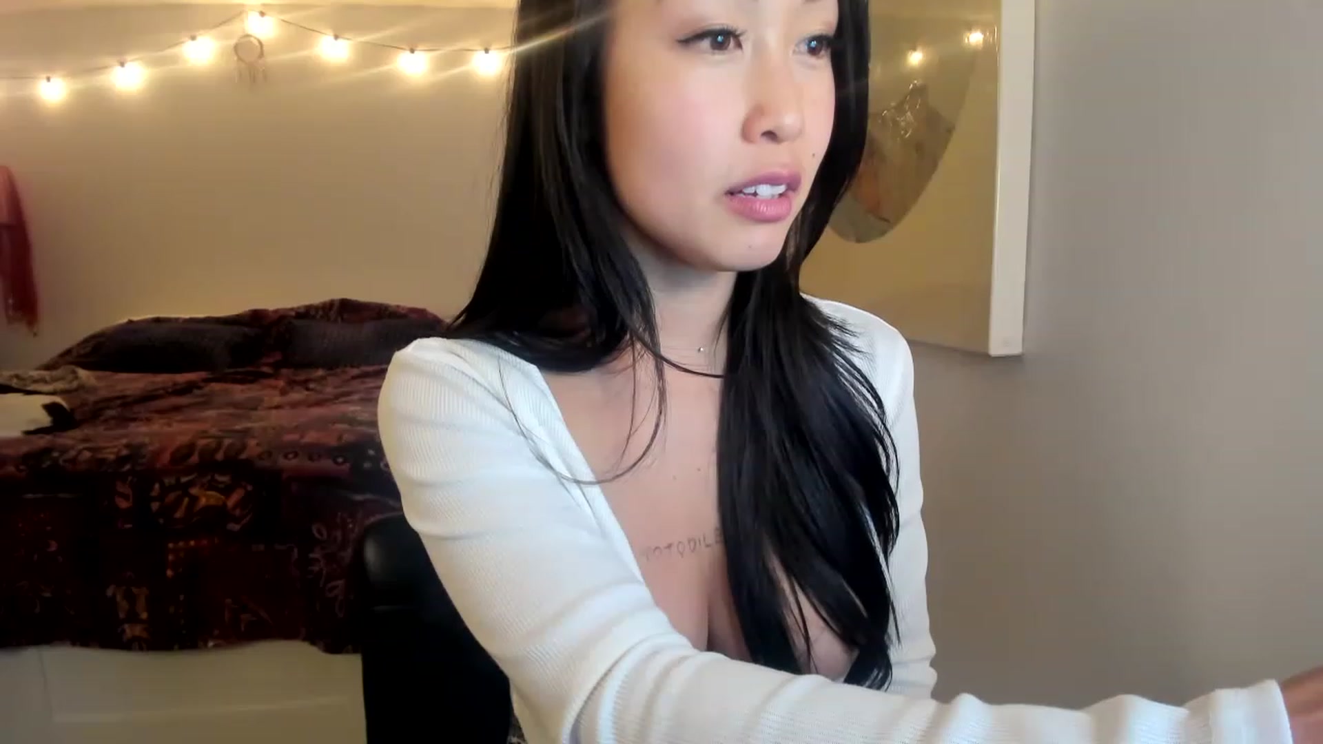 Gallery image thumbnail from AdorableDee's myfreecams stream on, 12/18/2022, 02:16 image 18 of 20