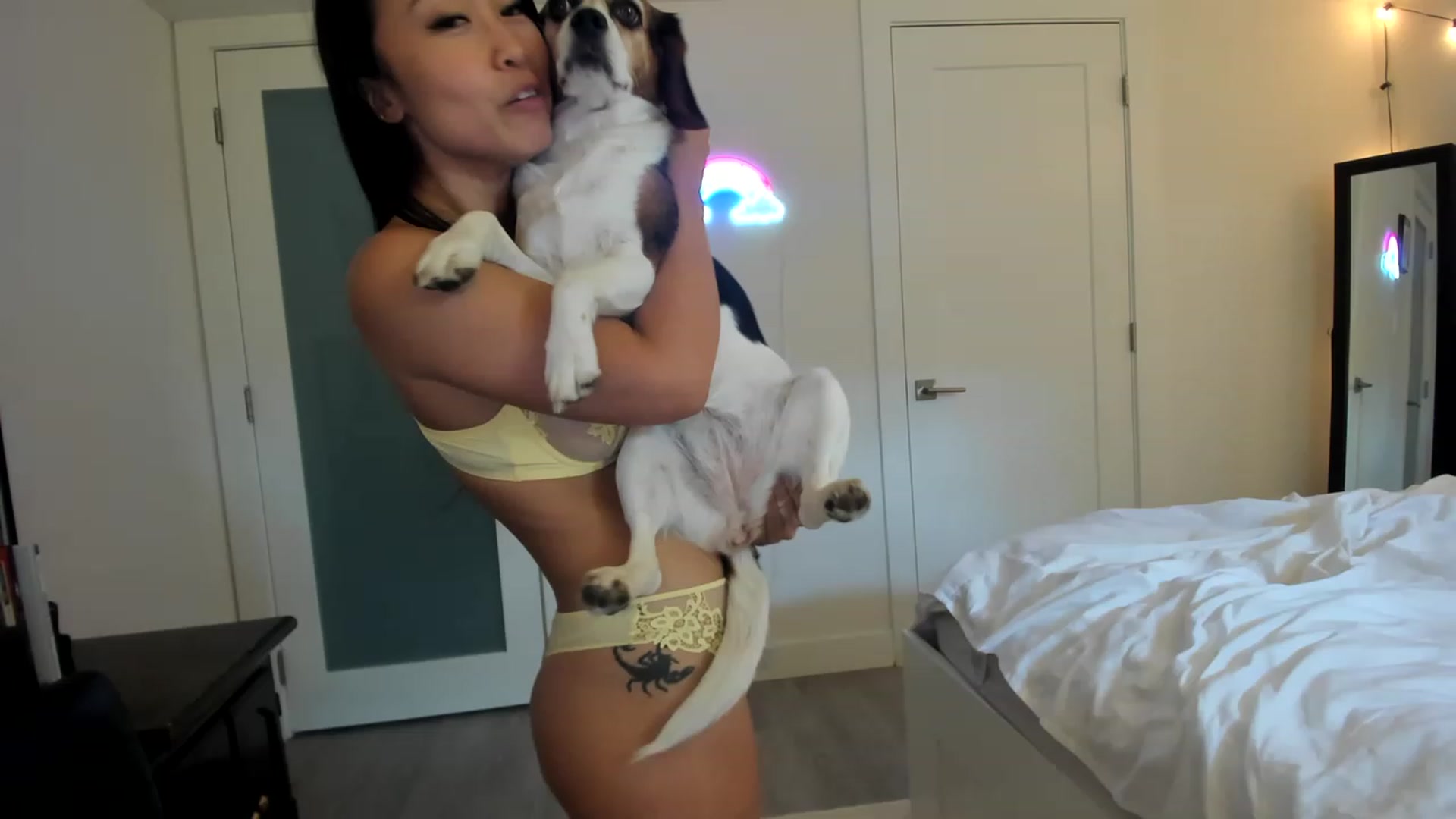 Gallery image thumbnail from AdorableDee's myfreecams stream on, 06/01/2023, 21:46 image 4 of 20