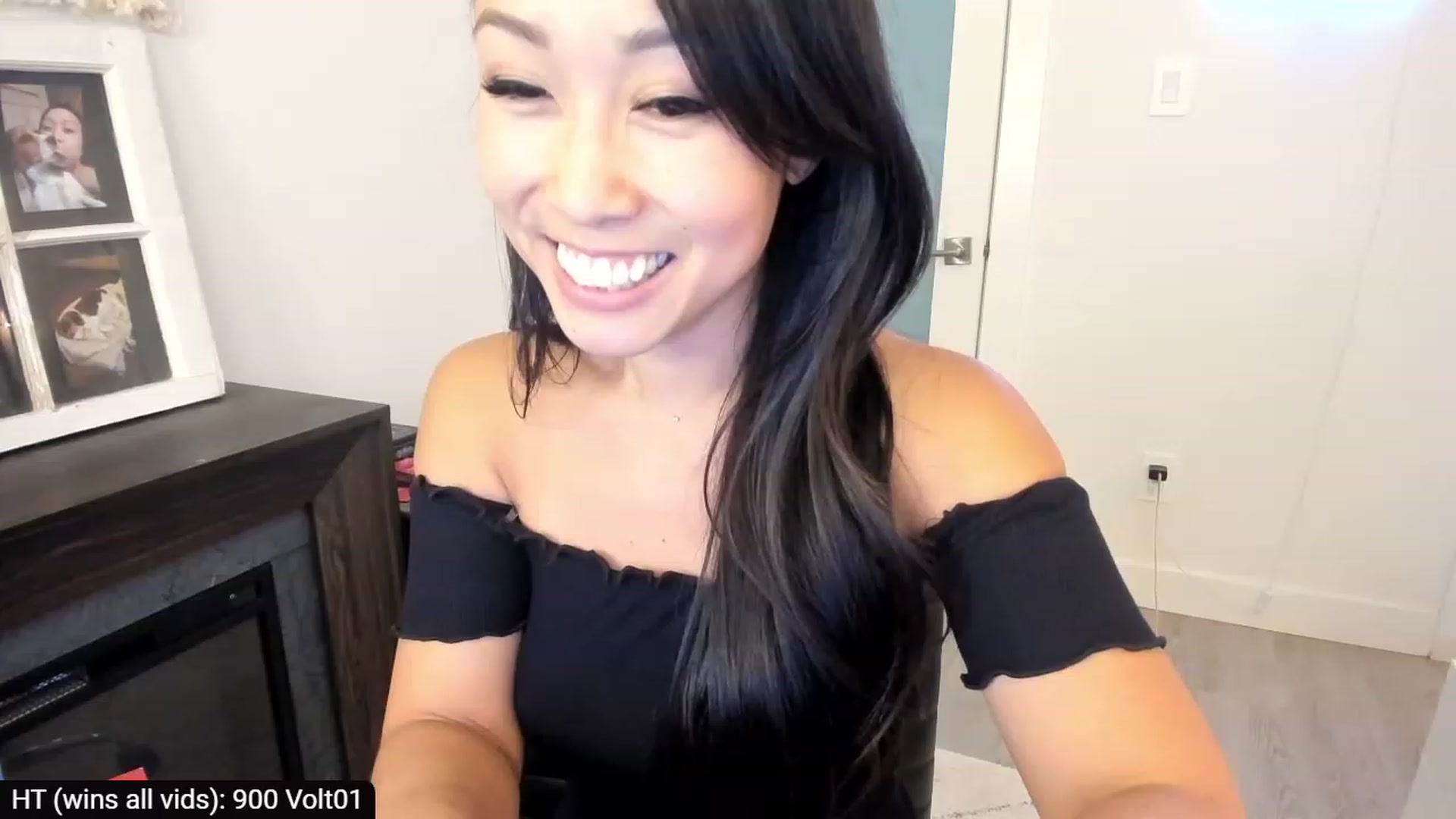 Gallery image thumbnail from AdorableDee's myfreecams stream on, 10/06/2023, 21:04 image 19 of 20