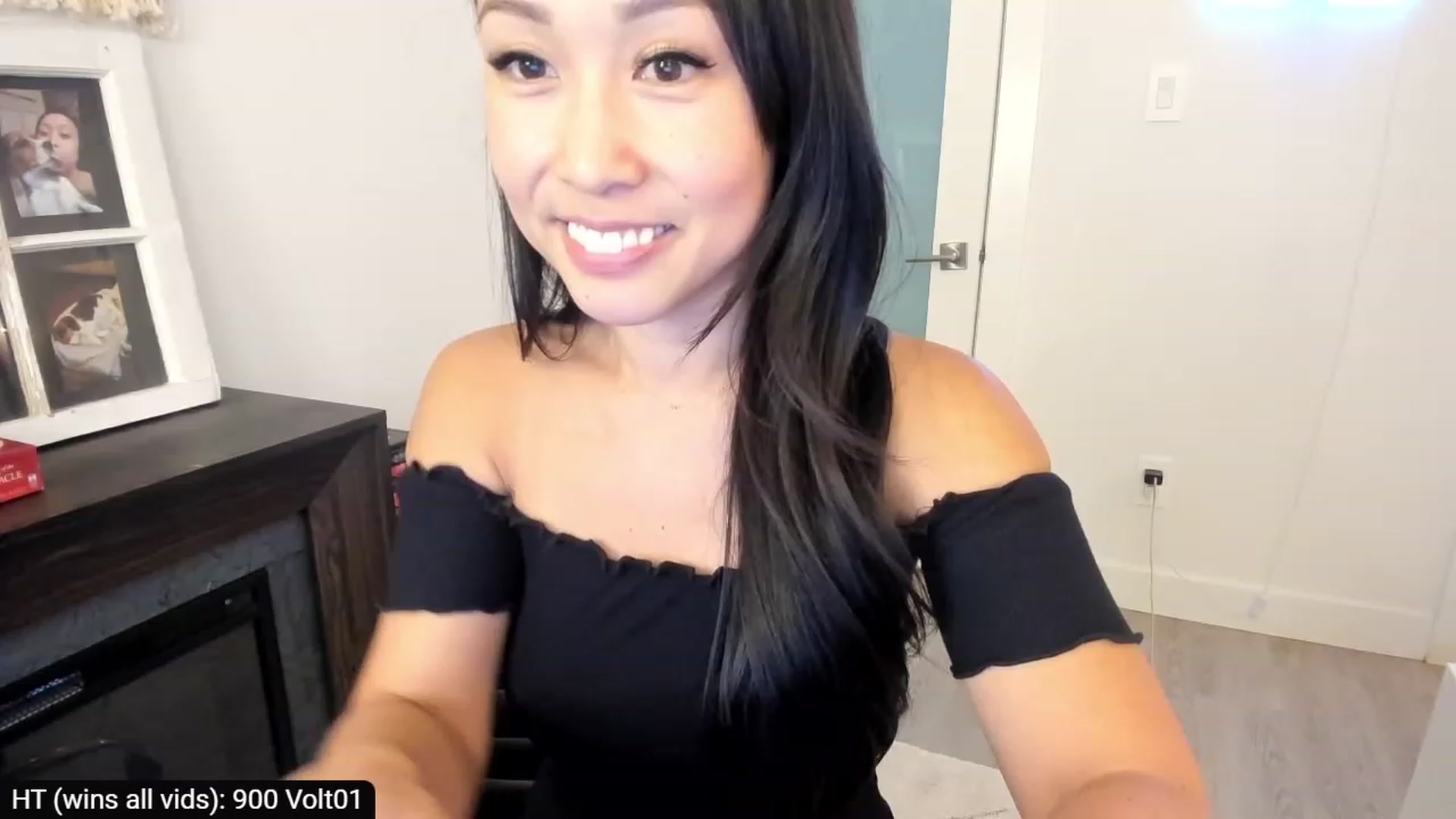 Gallery image thumbnail from AdorableDee's myfreecams stream on, 10/06/2023, 21:04 image 17 of 20