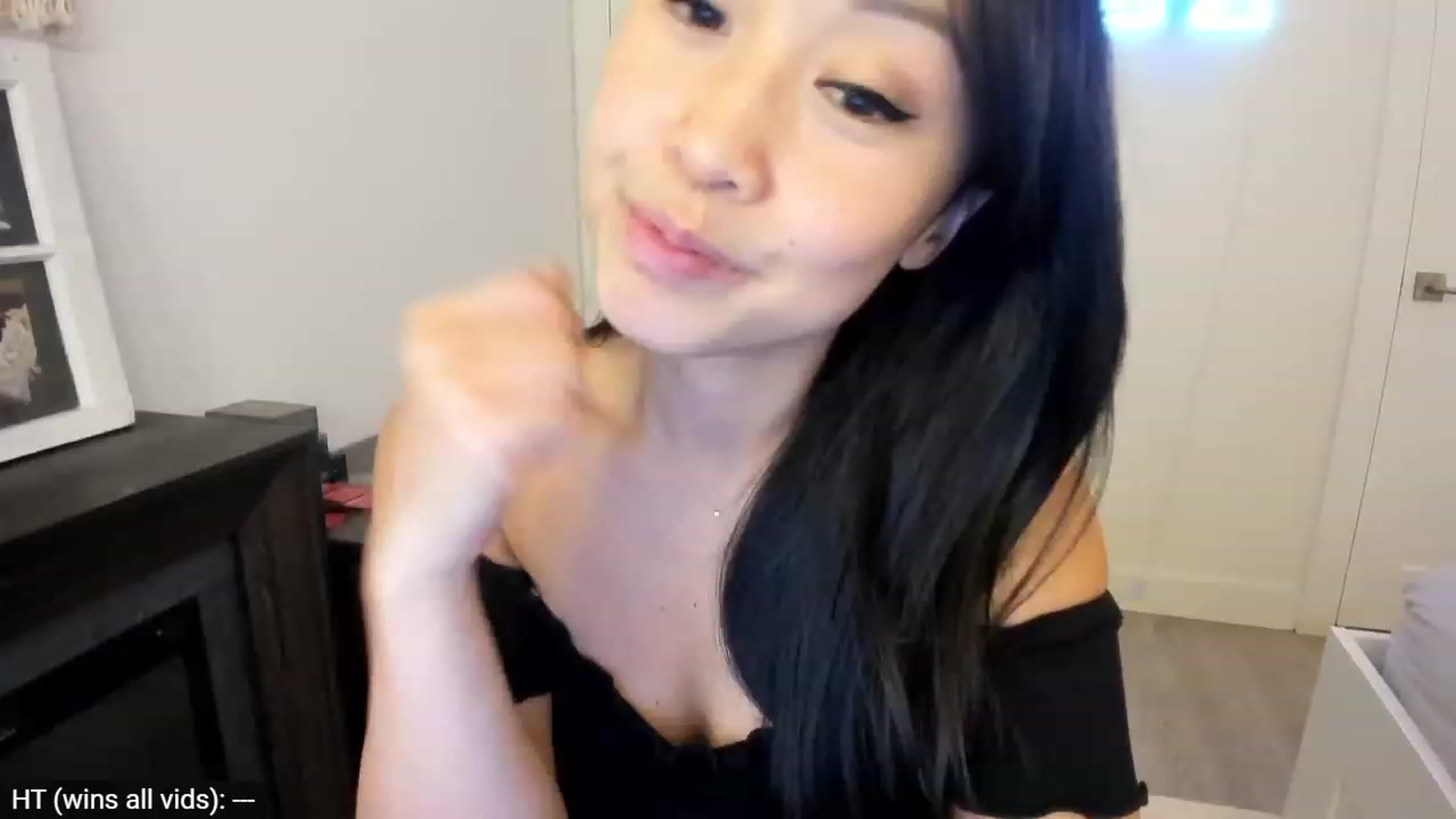 Gallery image thumbnail from AdorableDee's myfreecams stream on, 10/06/2023, 21:04 image 5 of 20
