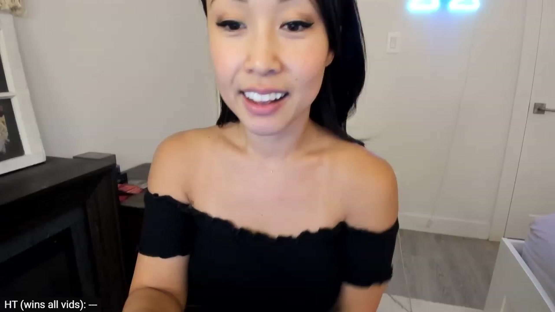 Gallery image thumbnail from AdorableDee's myfreecams stream on, 10/06/2023, 21:04 image 3 of 20
