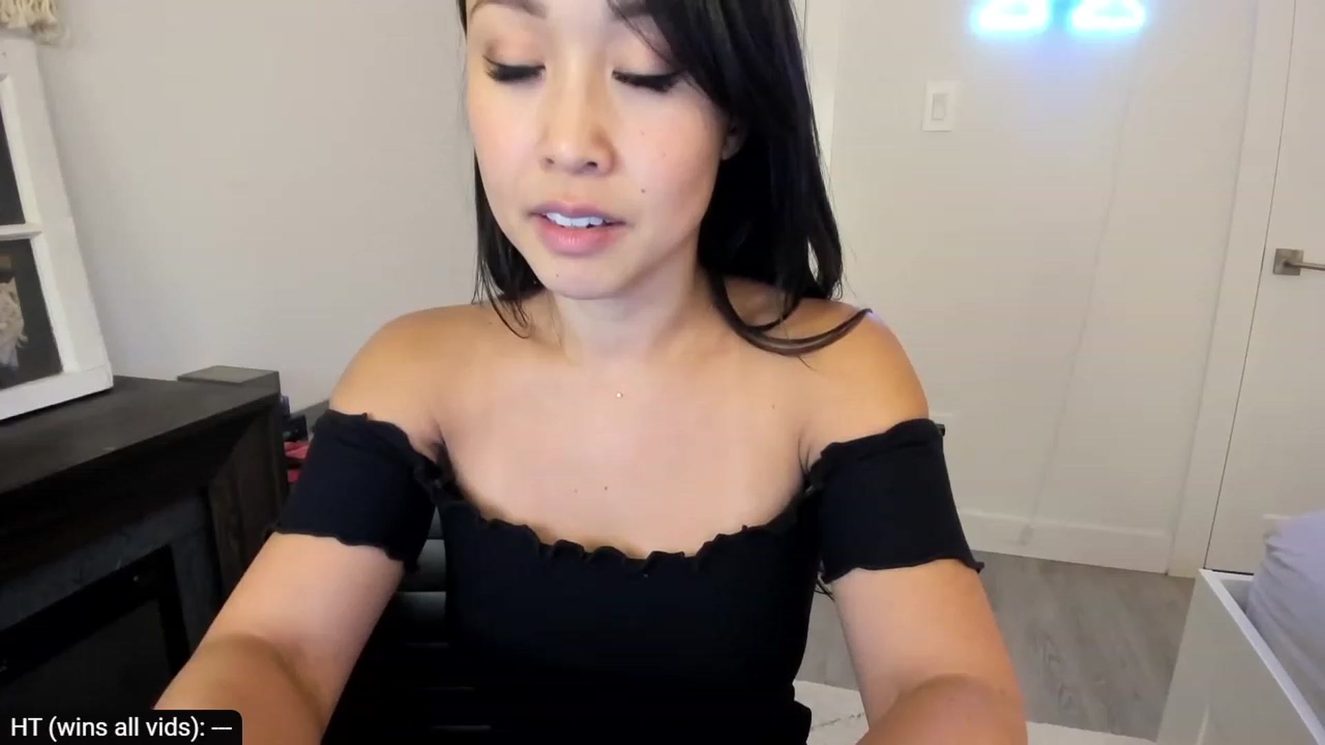 Gallery image thumbnail from AdorableDee's myfreecams stream on, 10/06/2023, 21:04 image 4 of 20