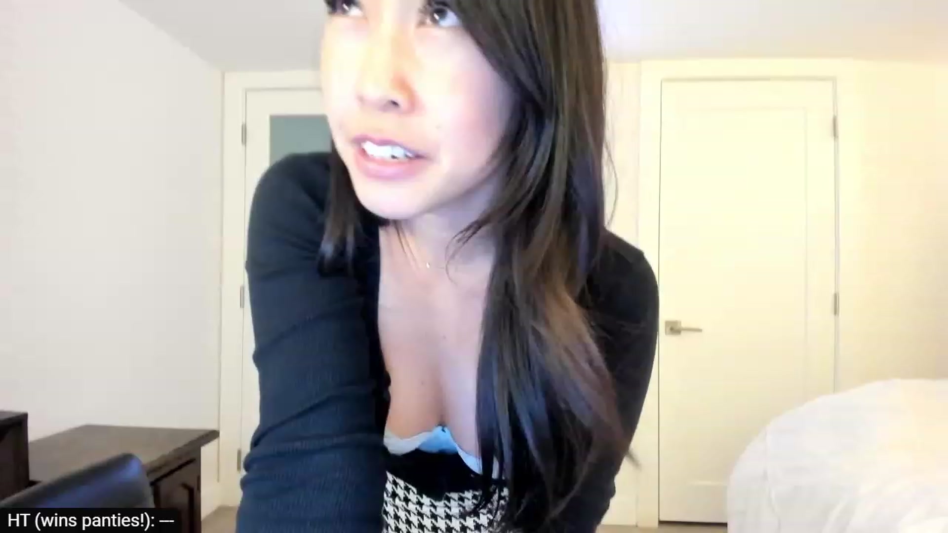 Gallery image thumbnail from AdorableDee's myfreecams stream on, 11/13/2023, 20:06 image 7 of 20