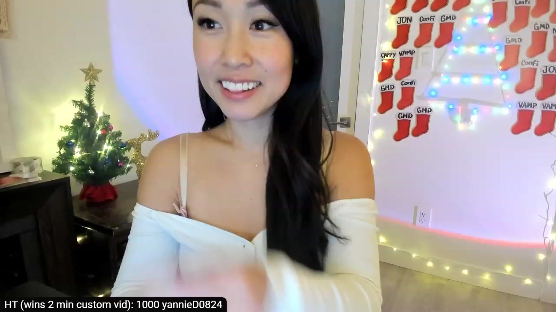 Gallery image thumbnail from AdorableDee's myfreecams stream on, 12/11/2023, 21:23 image 15 of 20