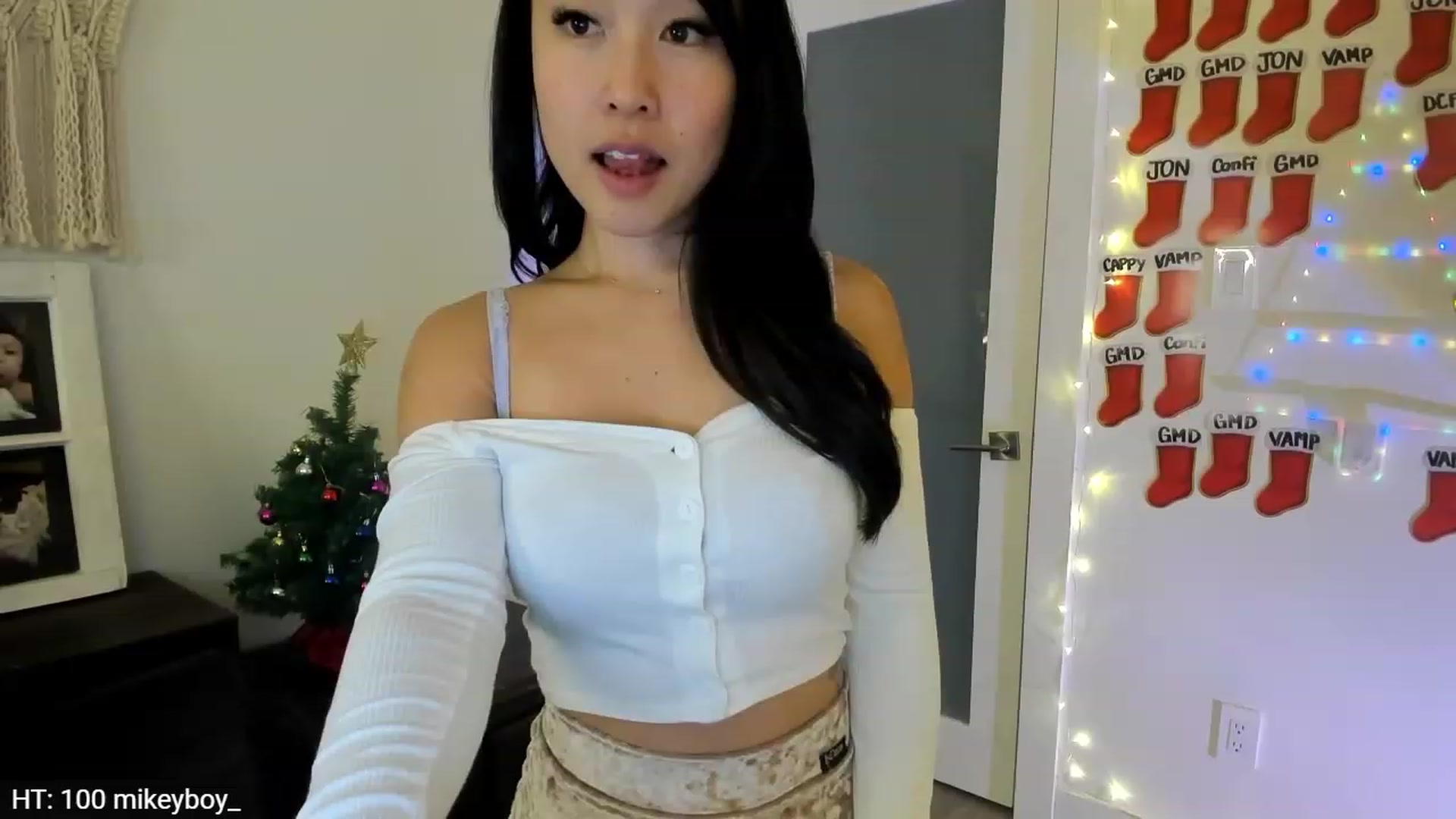 Gallery image thumbnail from AdorableDee's myfreecams stream on, 12/27/2023, 20:34 image 5 of 20
