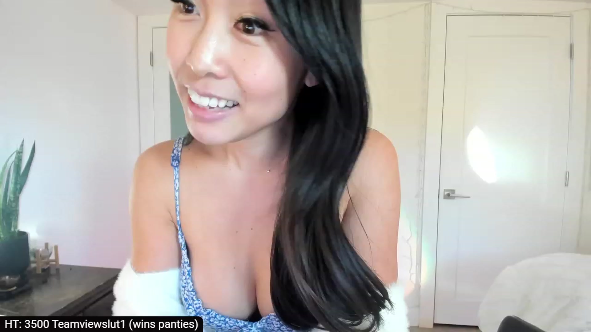 Gallery image thumbnail from AdorableDee's myfreecams stream on, 01/12/2024, 23:10 image 3 of 20