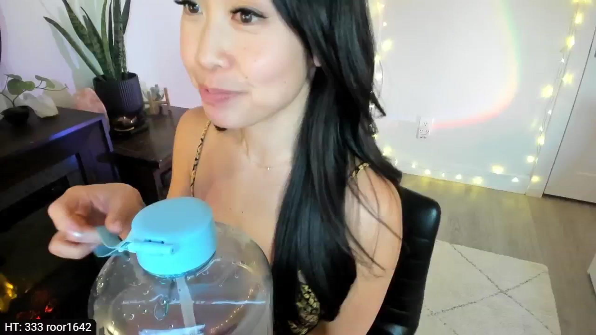 Gallery image thumbnail from AdorableDee's myfreecams stream on, 01/16/2024, 23:22 image 15 of 20