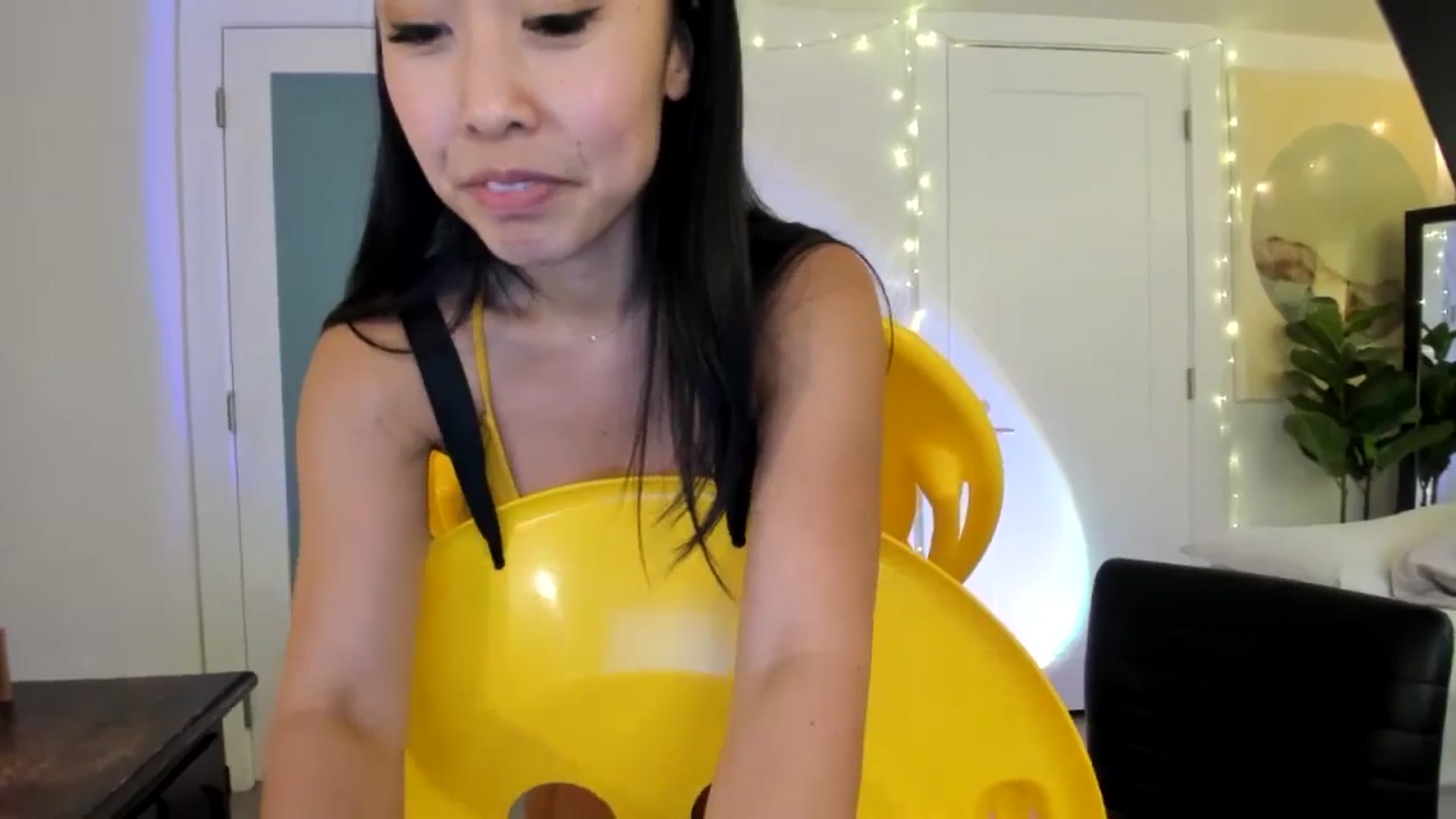 Gallery image thumbnail from AdorableDee's myfreecams stream on, 10/26/2024, 22:25 image 6 of 20