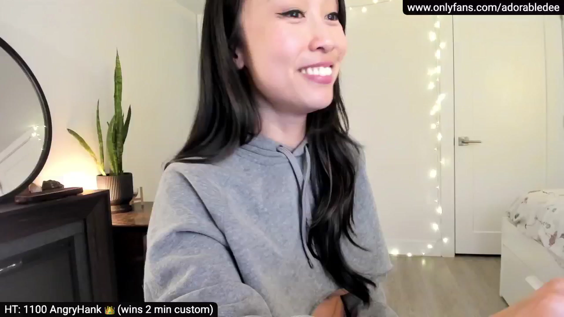 Gallery image thumbnail from AdorableDee's myfreecams stream on, 05/16/2025, 24:17 image 7 of 20