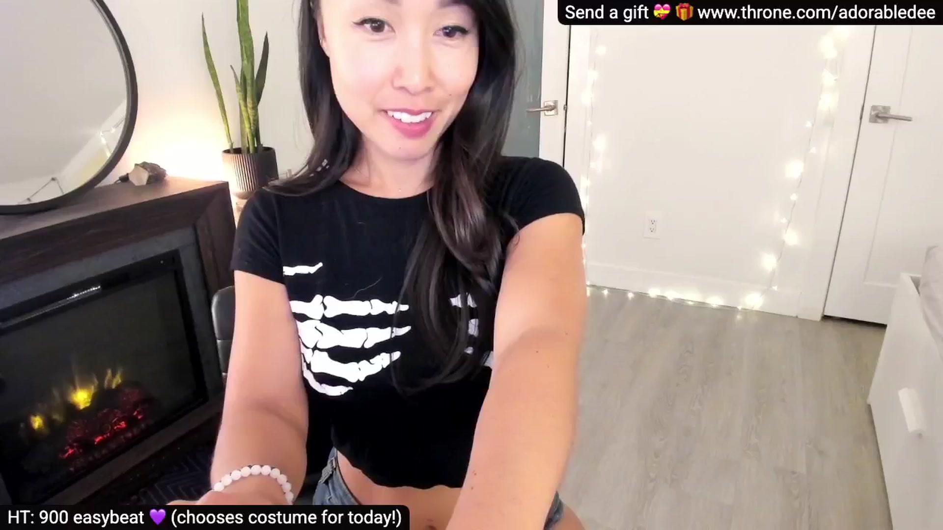Gallery image thumbnail from AdorableDee's myfreecams stream on, 10/31/2025, 20:59 image 15 of 20