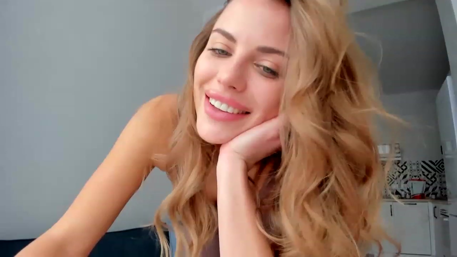Gallery image thumbnail from Adri_sweetie's myfreecams stream on, 03/31/2023, 13:27 image 19 of 20
