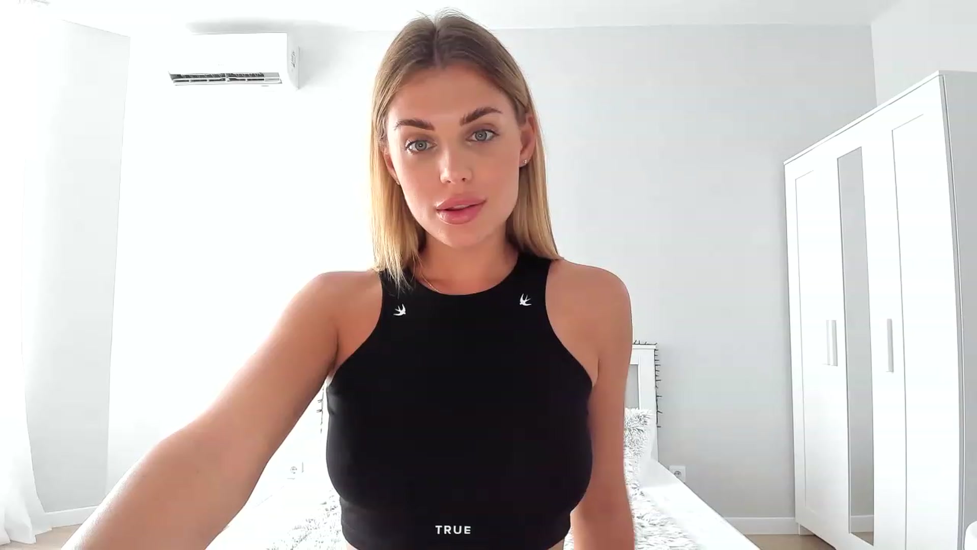 Gallery image thumbnail from Adri_sweetie's myfreecams stream on, 08/18/2023, 10:57 image 2 of 20