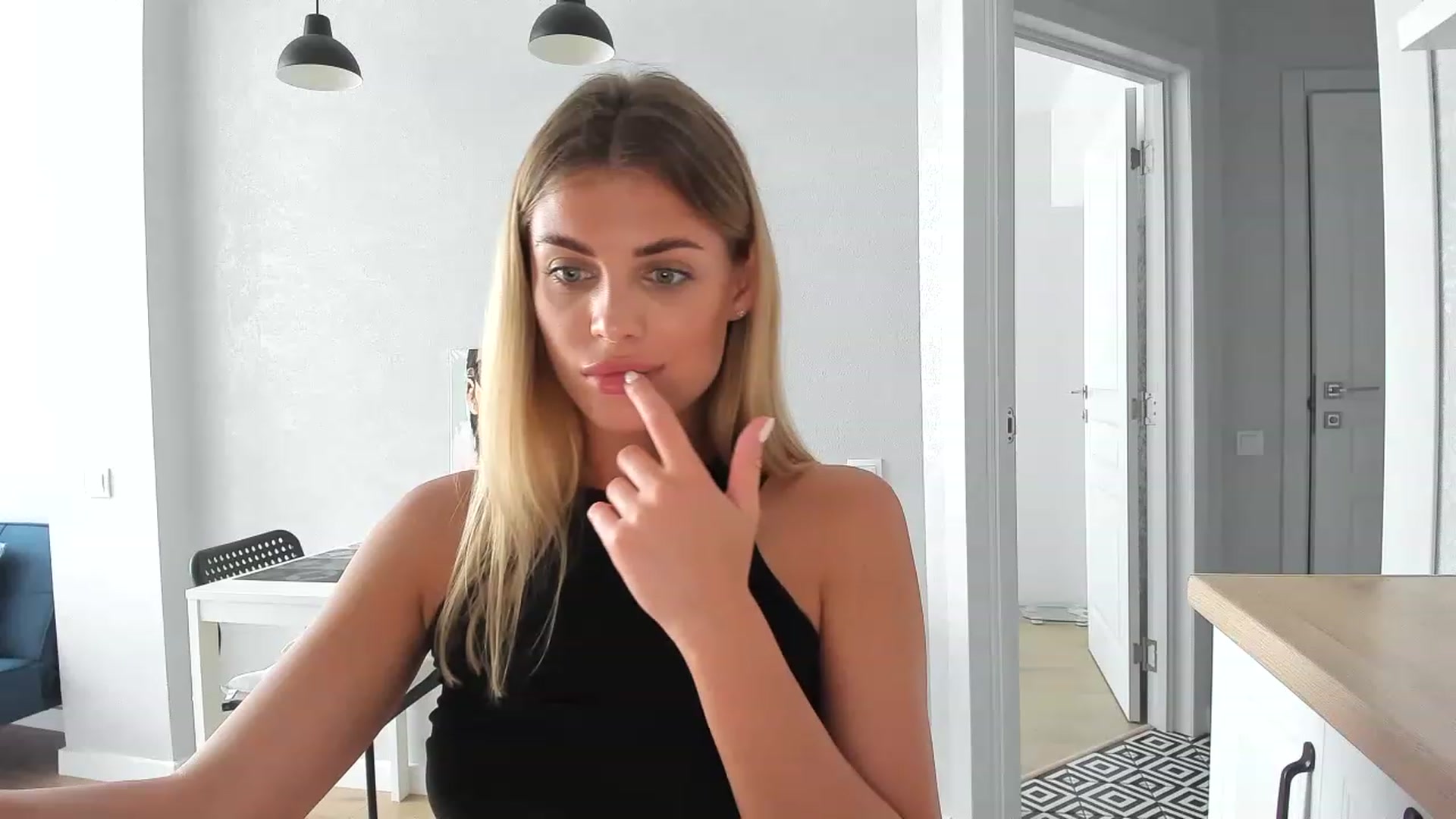 Gallery image thumbnail from Adri_sweetie's myfreecams stream on, 08/18/2023, 12:12 image 12 of 20