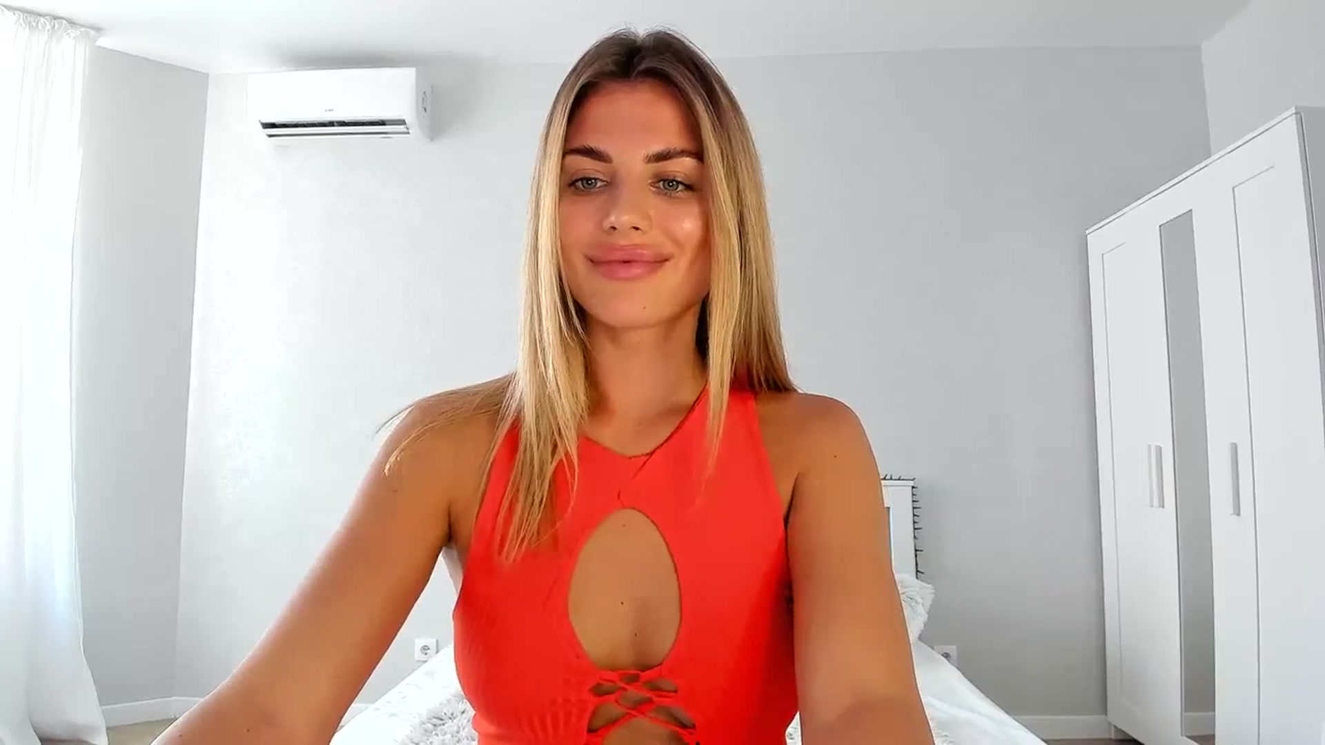 Gallery image thumbnail from Adri_sweetie's myfreecams stream on, 08/19/2023, 11:57 image 19 of 20