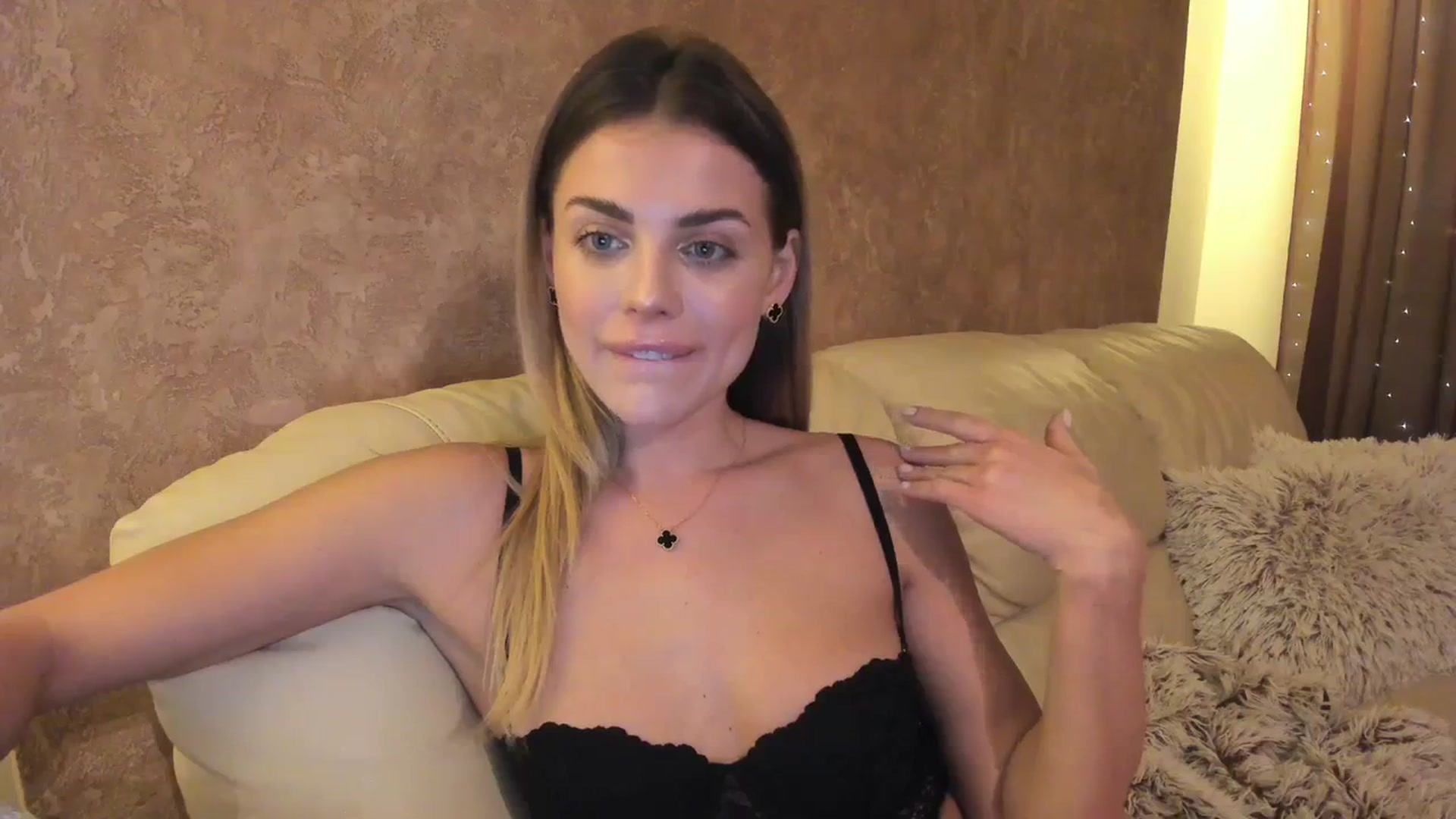Gallery image thumbnail from Adri_sweetie's myfreecams stream on, 12/23/2023, 16:58 image 7 of 20