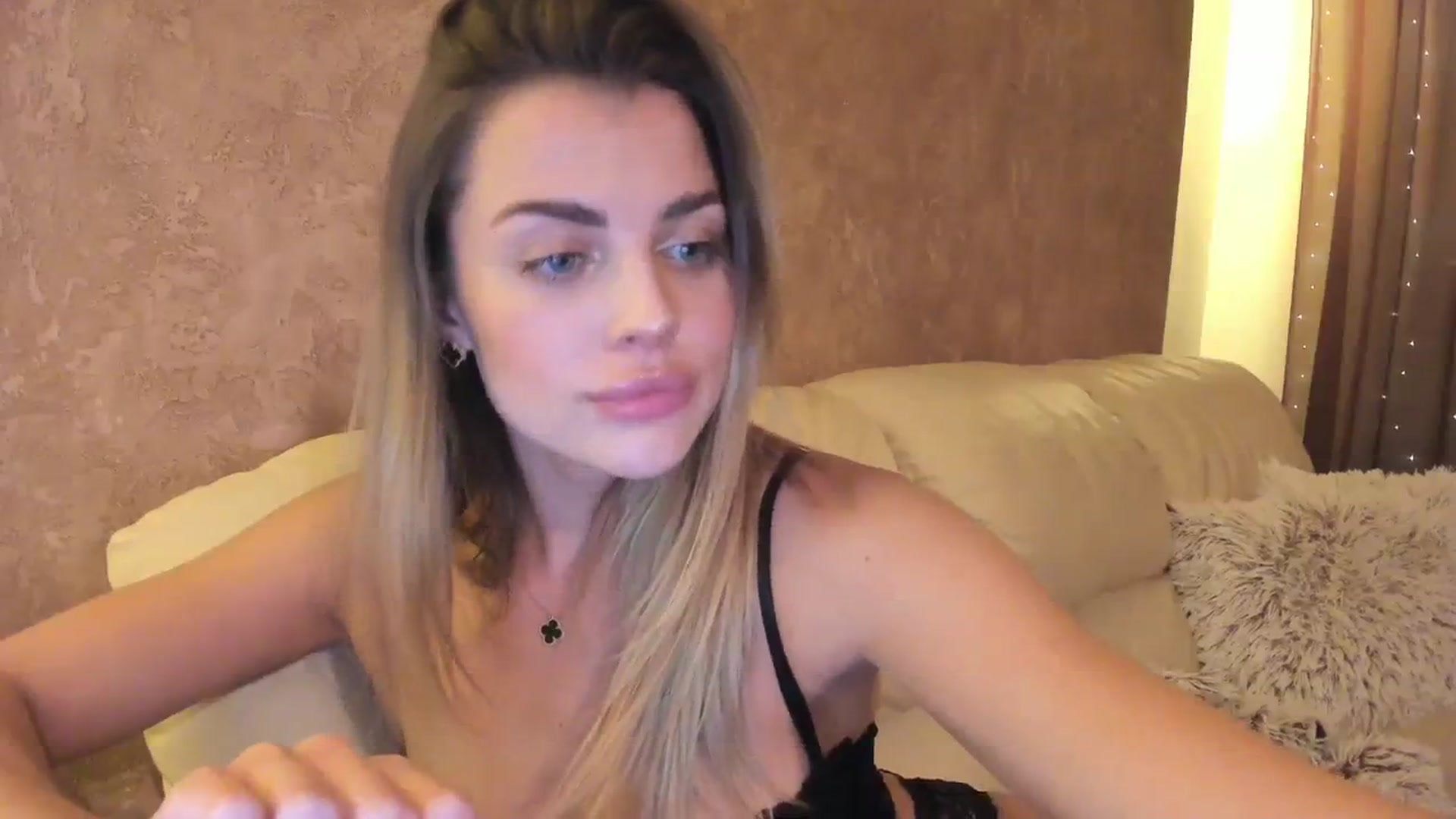Gallery image thumbnail from Adri_sweetie's myfreecams stream on, 12/23/2023, 16:58 image 2 of 20