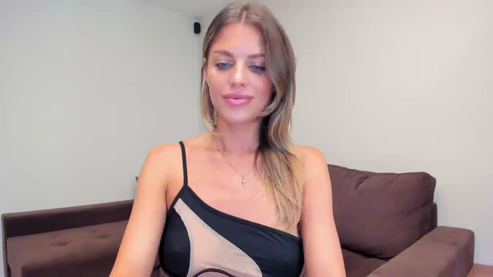 Gallery image thumbnail from Adri_sweetie's myfreecams stream on, 07/30/2024, 11:40 image 16 of 20