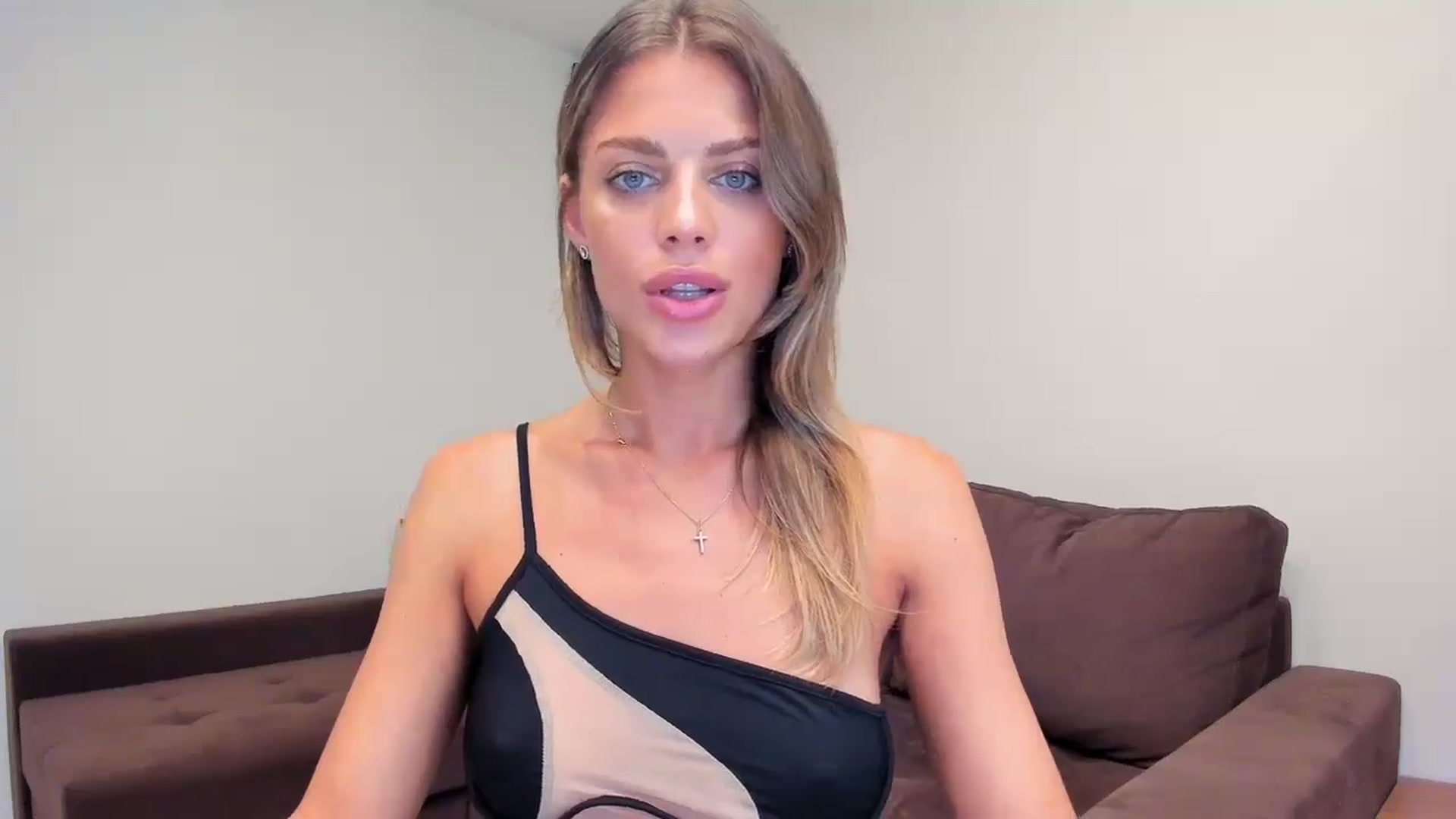 Gallery image thumbnail from Adri_sweetie's myfreecams stream on, 07/30/2024, 11:40 image 15 of 20