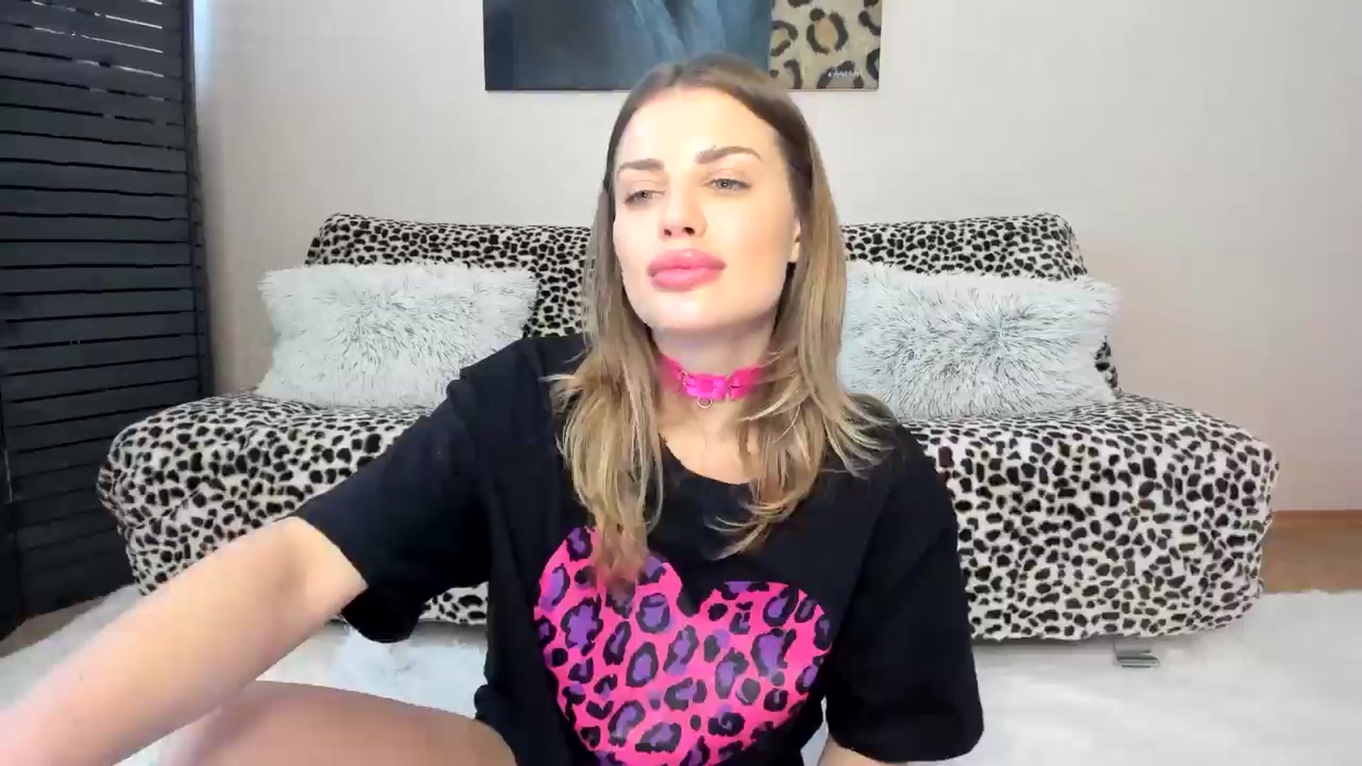 Gallery image thumbnail from Adri_sweetie's myfreecams stream on, 03/06/2025, 13:15 image 19 of 20