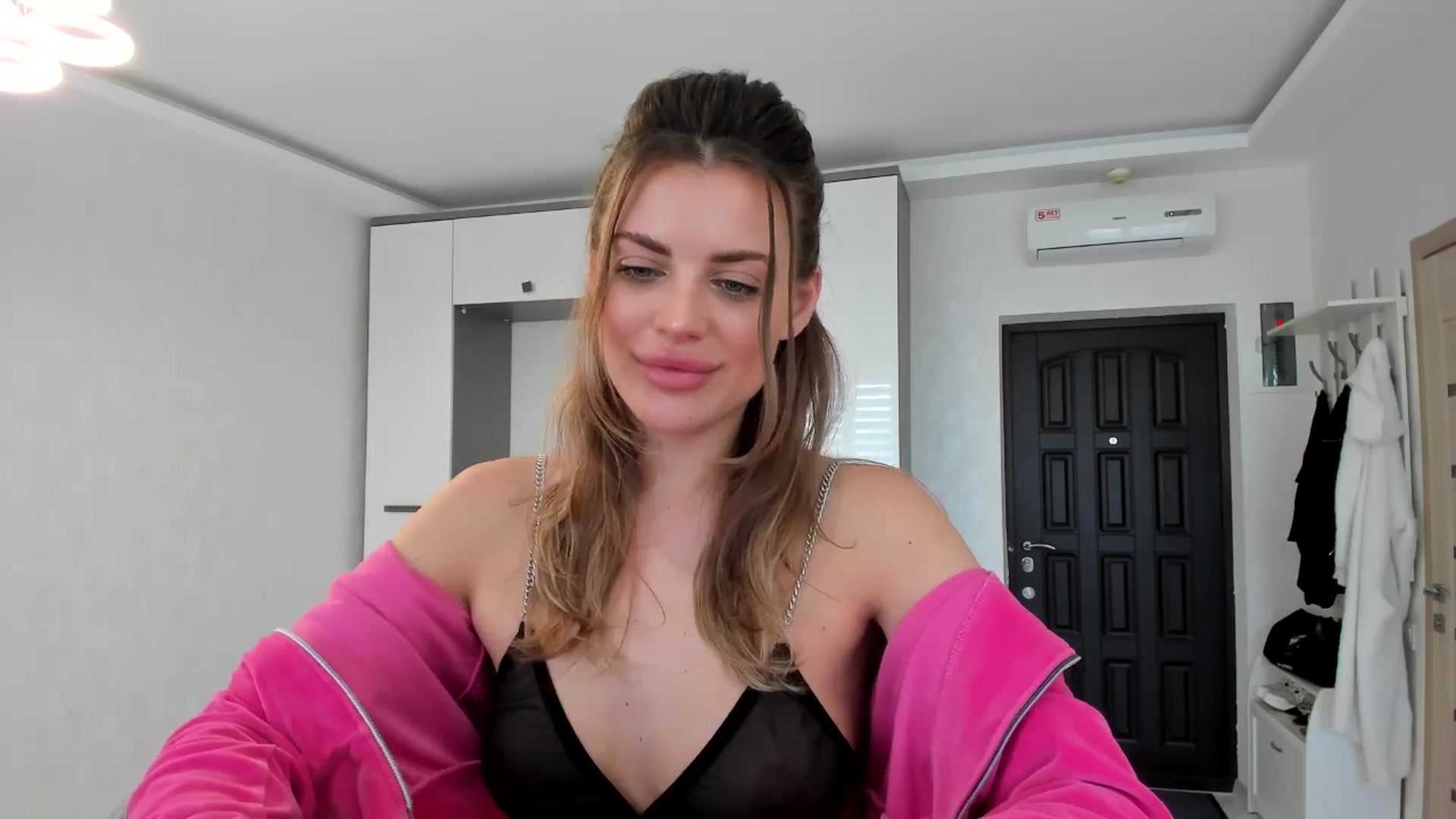 Gallery image thumbnail from Adri_sweetie's myfreecams stream on, 03/18/2025, 14:04 image 20 of 20