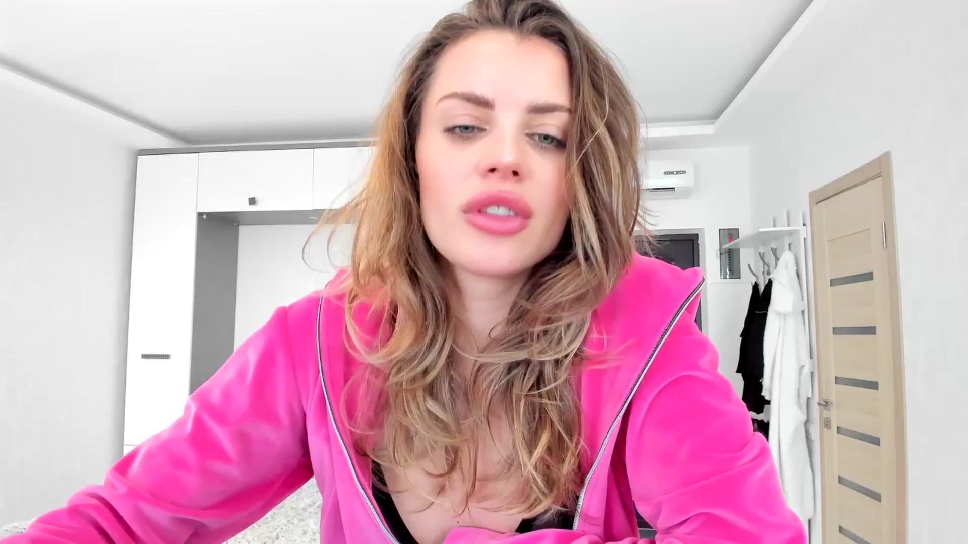 Gallery image thumbnail from Adri_sweetie's myfreecams stream on, 03/18/2025, 14:04 image 2 of 20