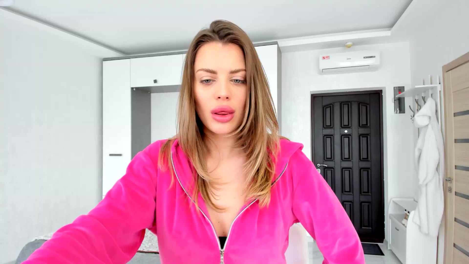 Gallery image thumbnail from Adri_sweetie's myfreecams stream on, 03/19/2025, 12:17 image 9 of 20